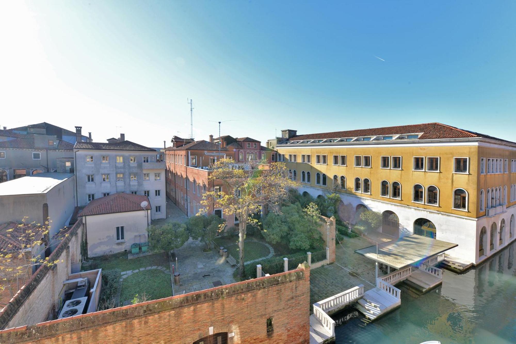 Apartment Homes & Holidays