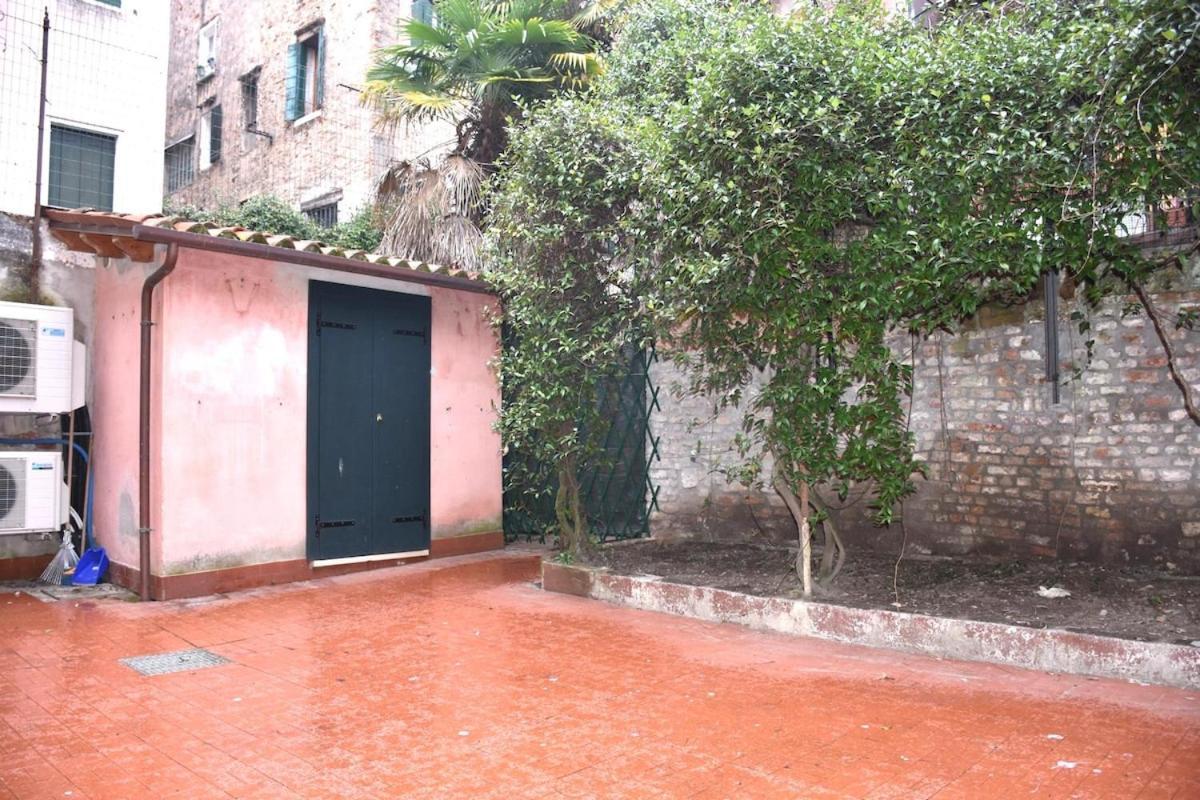 Secret Garden - Comfortable And Apartment