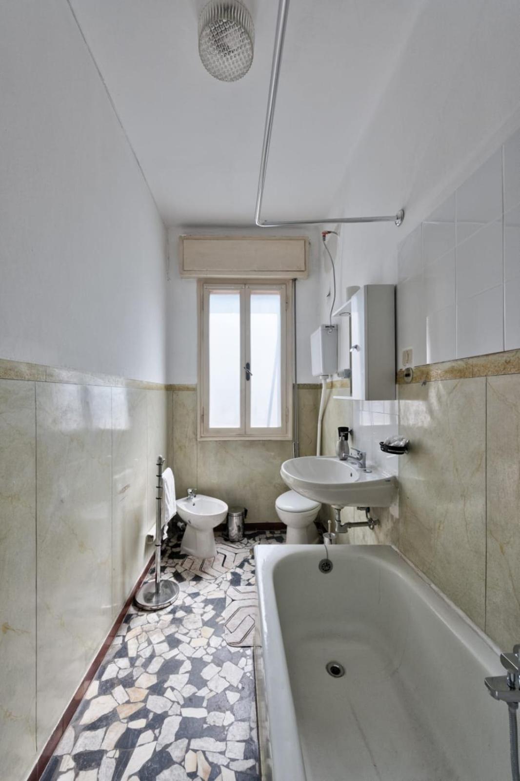 2 Bedroom Mestre Train Station Apartment *