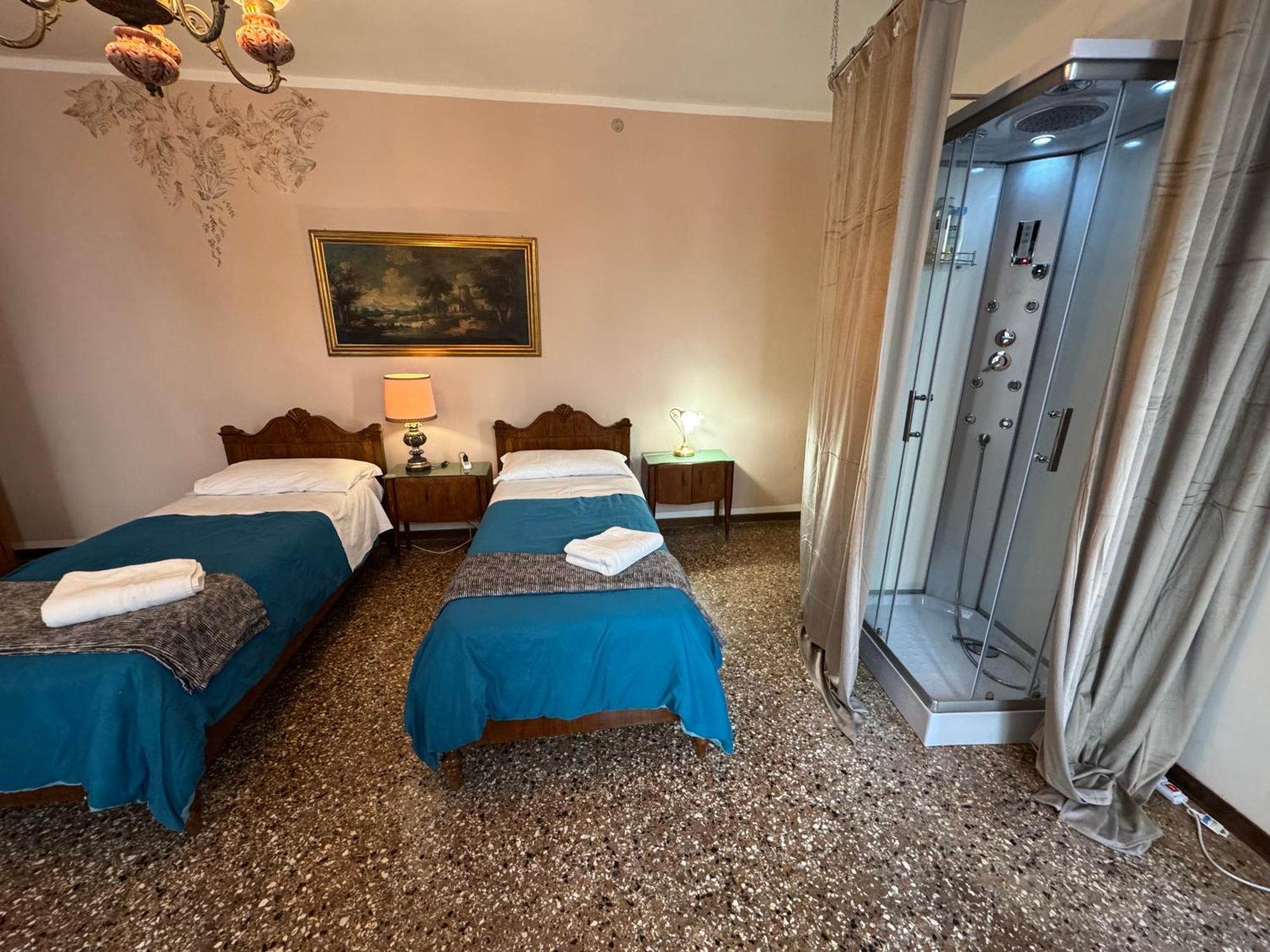 Lions Guest house Venice