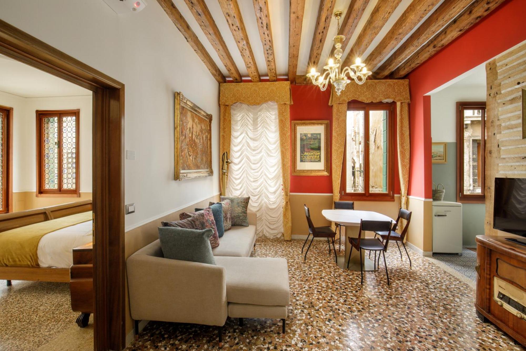 The Phantom Of The Opera Apartment Venice
