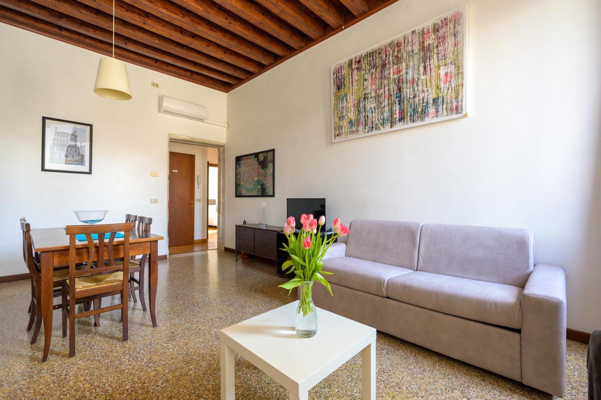 Apartment Ca Romite *
