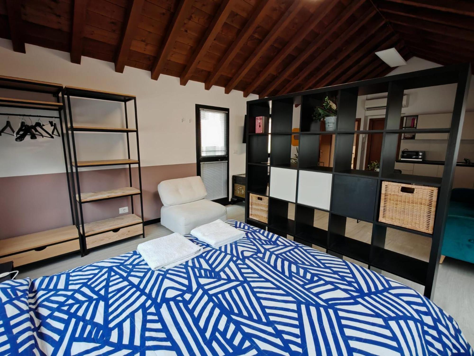 Charming Loft 15m To *