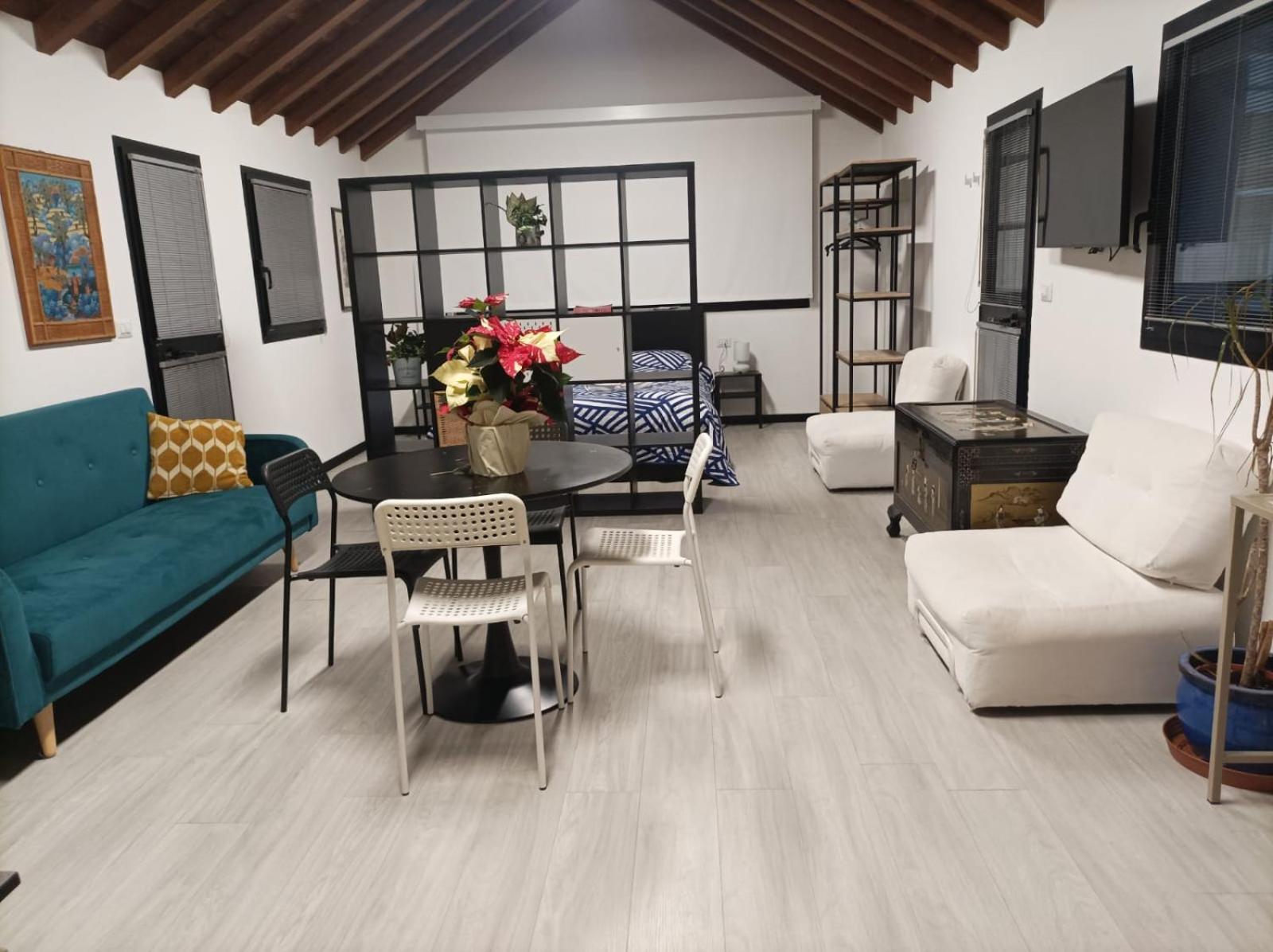 Charming Loft 15m To