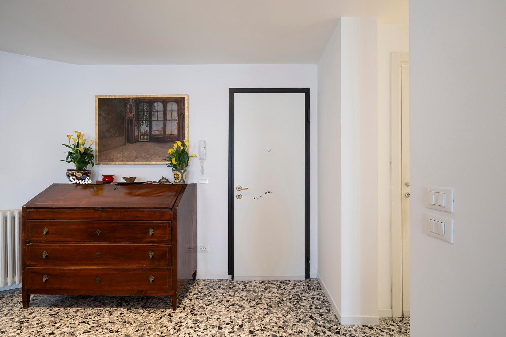 Stupendo Luxury Canal & Garden View Apartment Venice