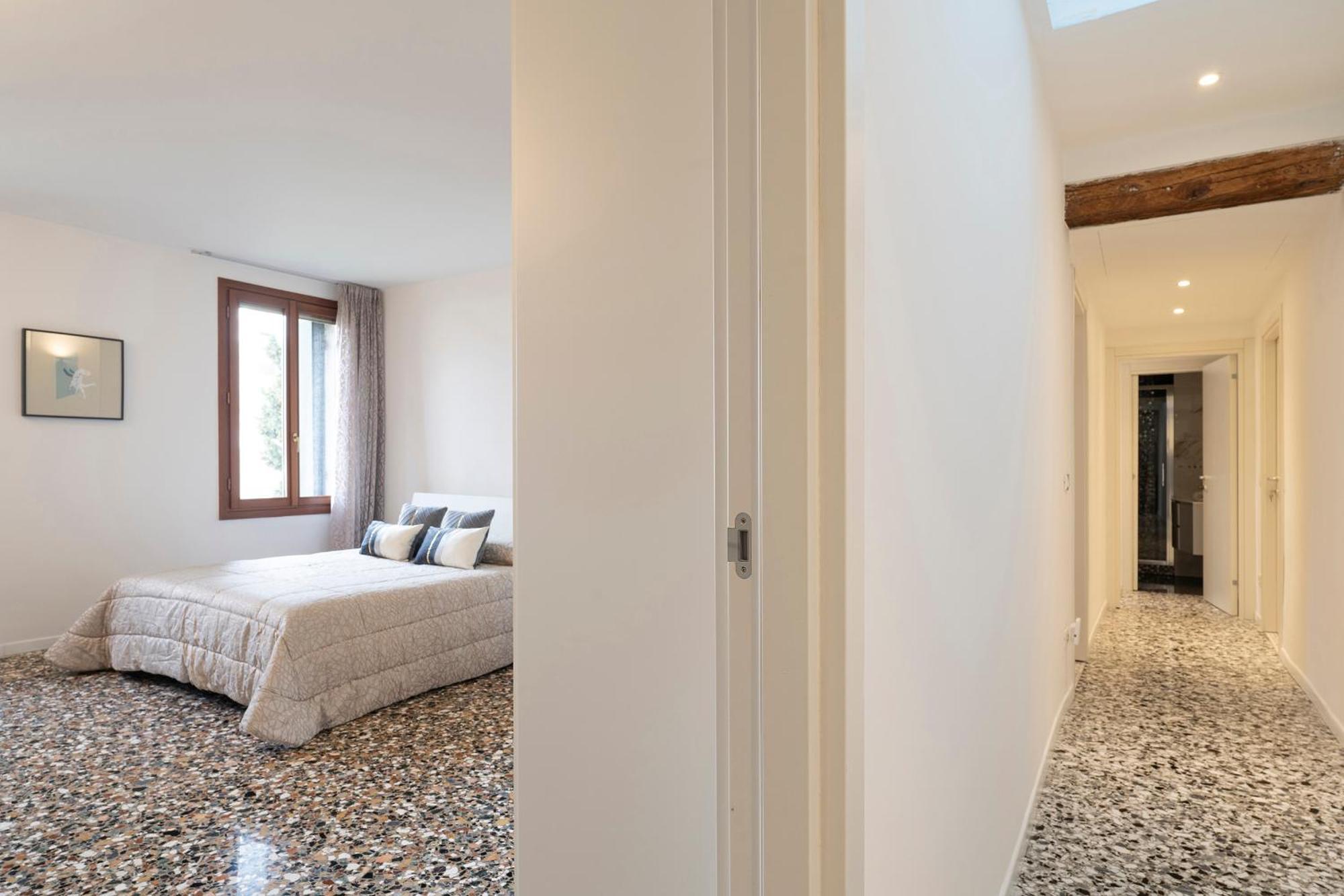 Stupendo Luxury Canal & Garden View Apartment *