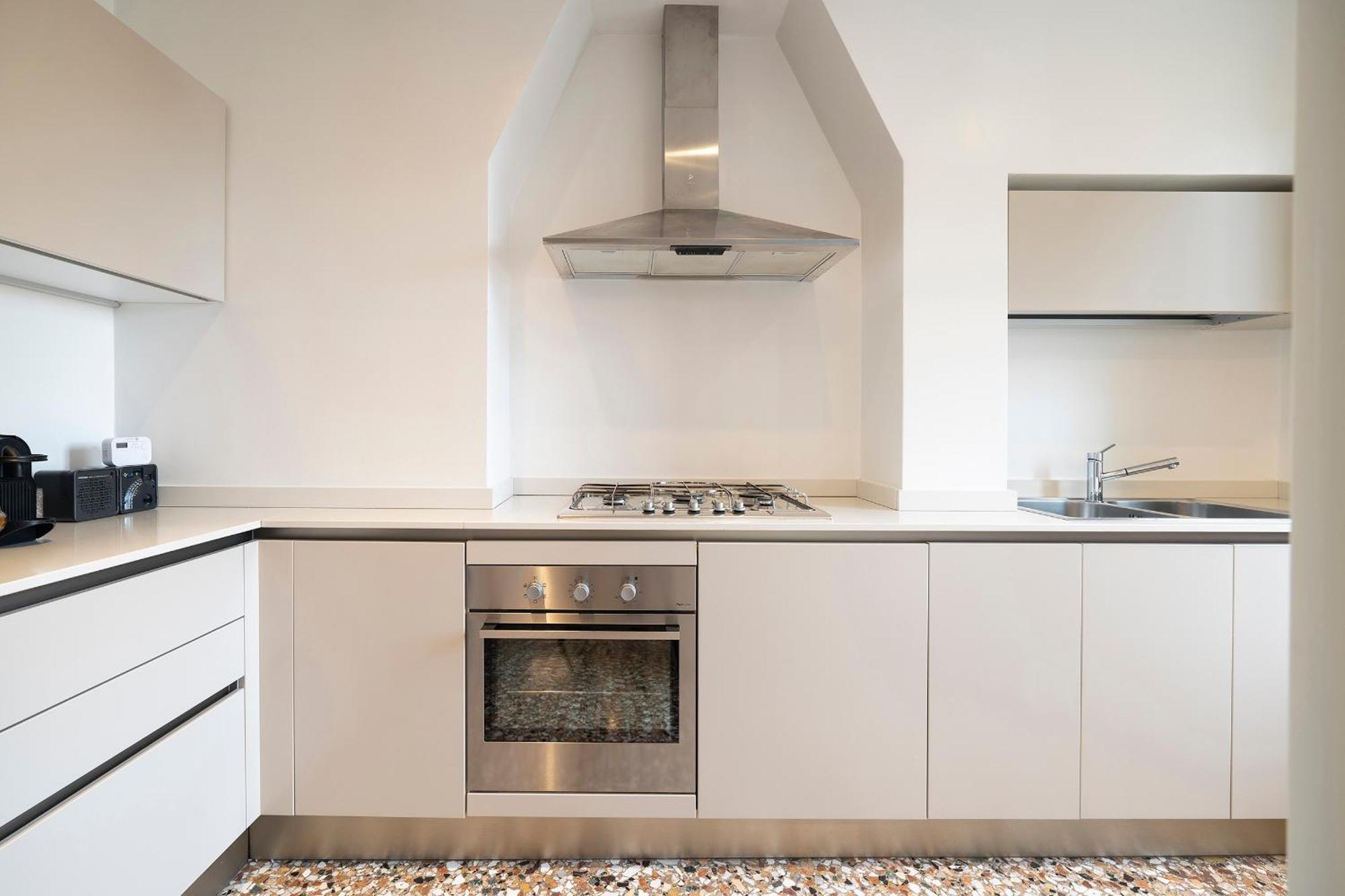 Stupendo Luxury Canal & Garden View *