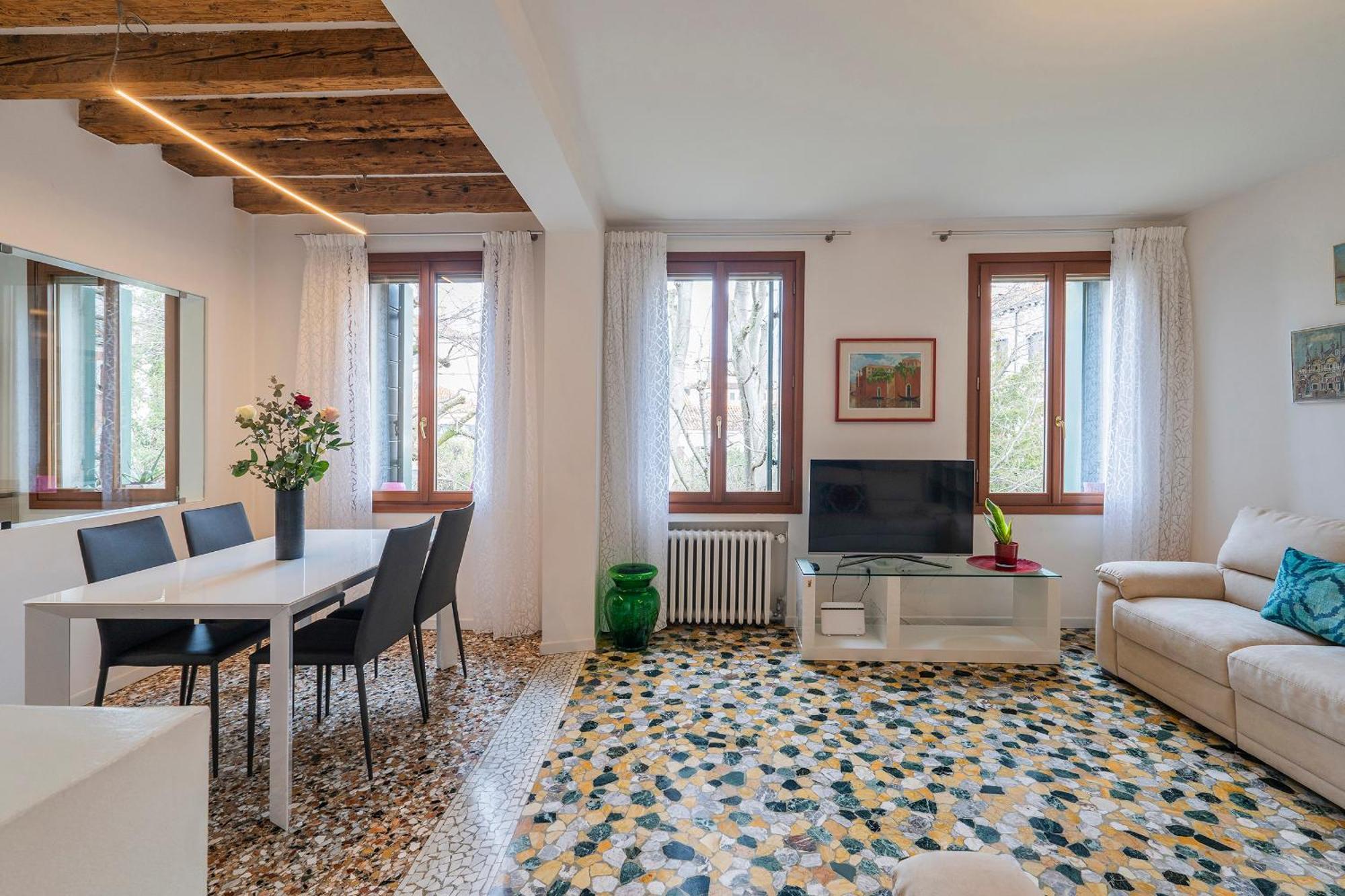 Stupendo Luxury Canal & Garden View *