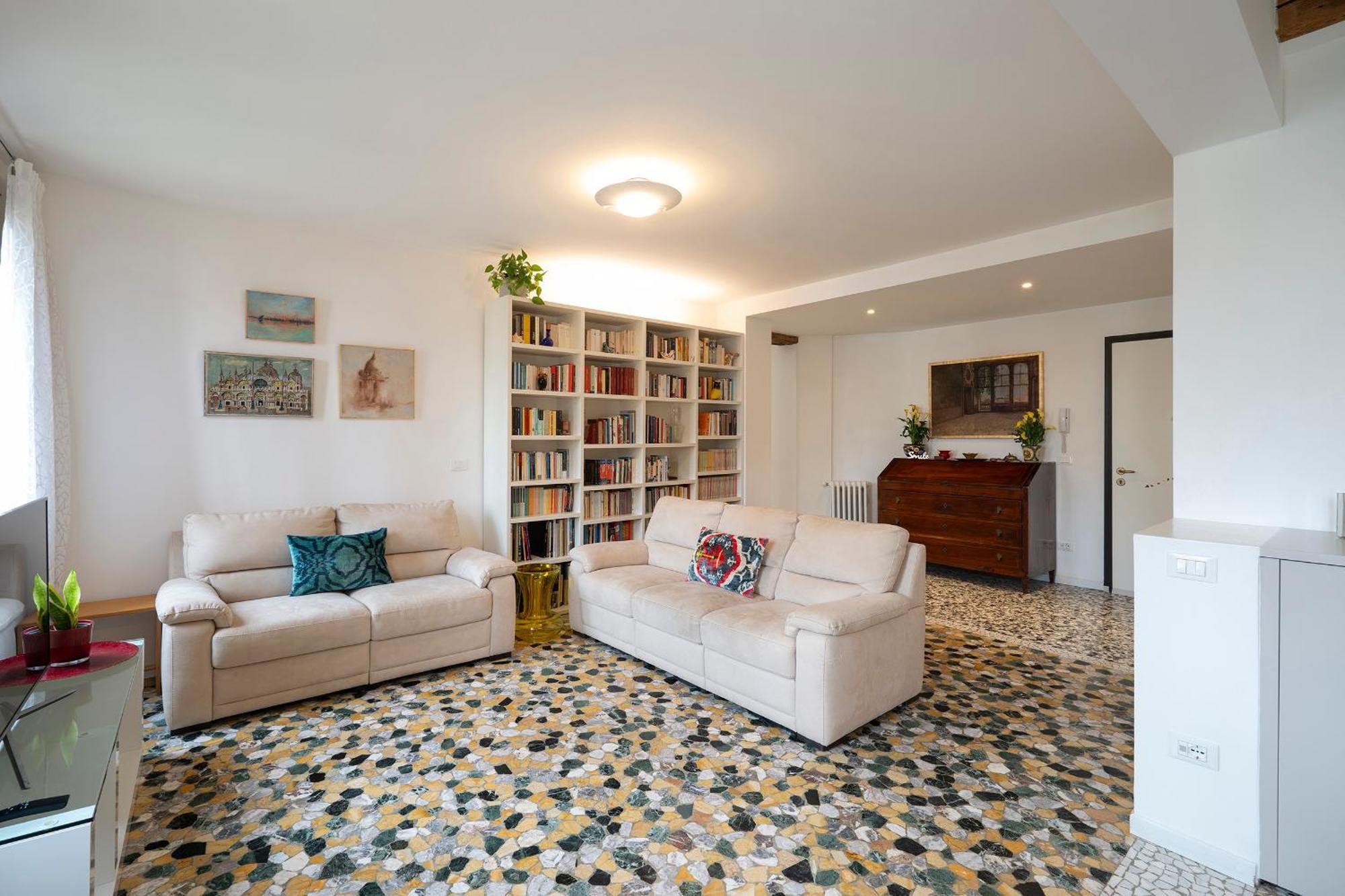 Stupendo Luxury Canal & Garden View Apartment Venice