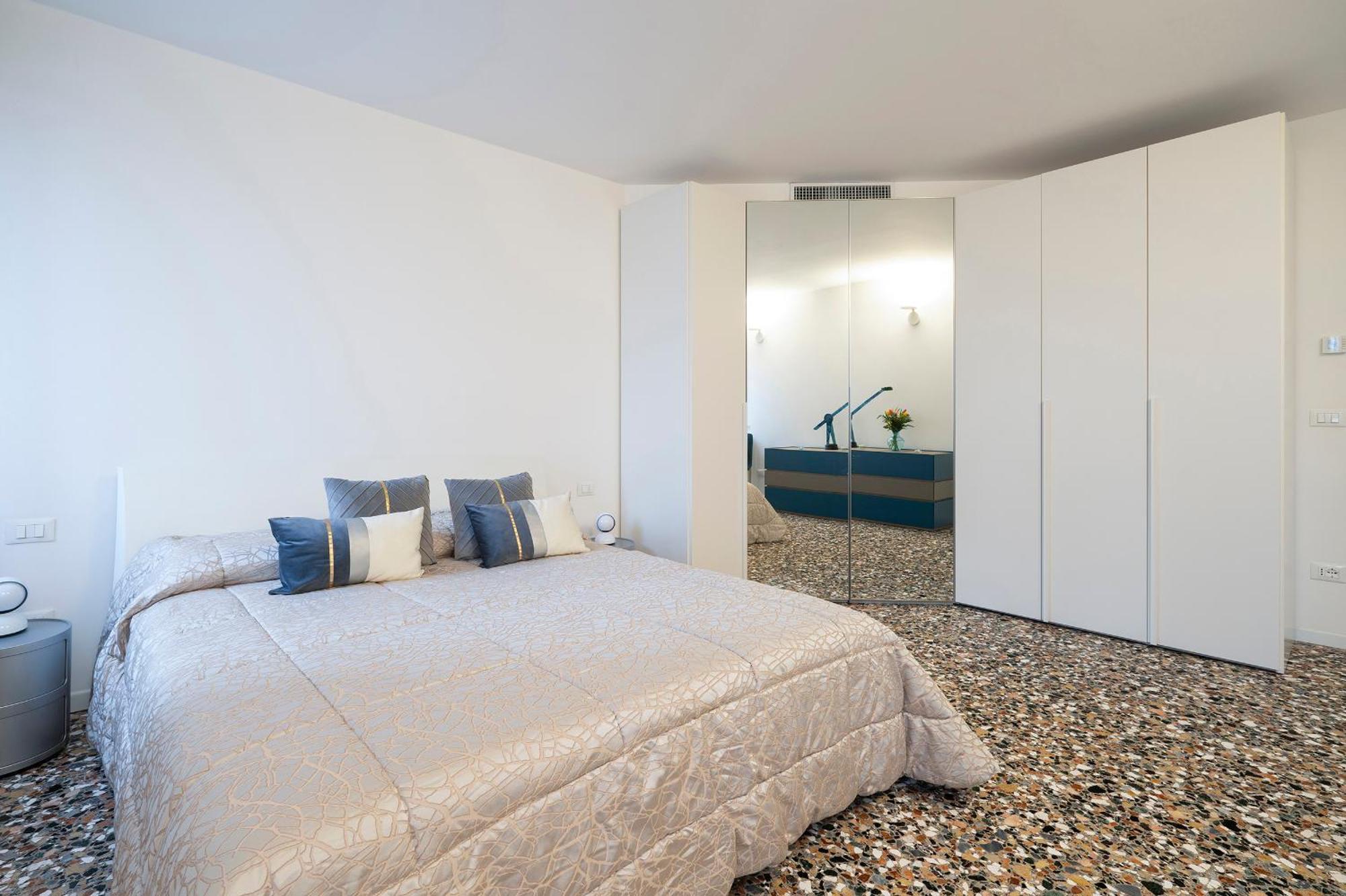 Stupendo Luxury Canal & Garden View Apartment *
