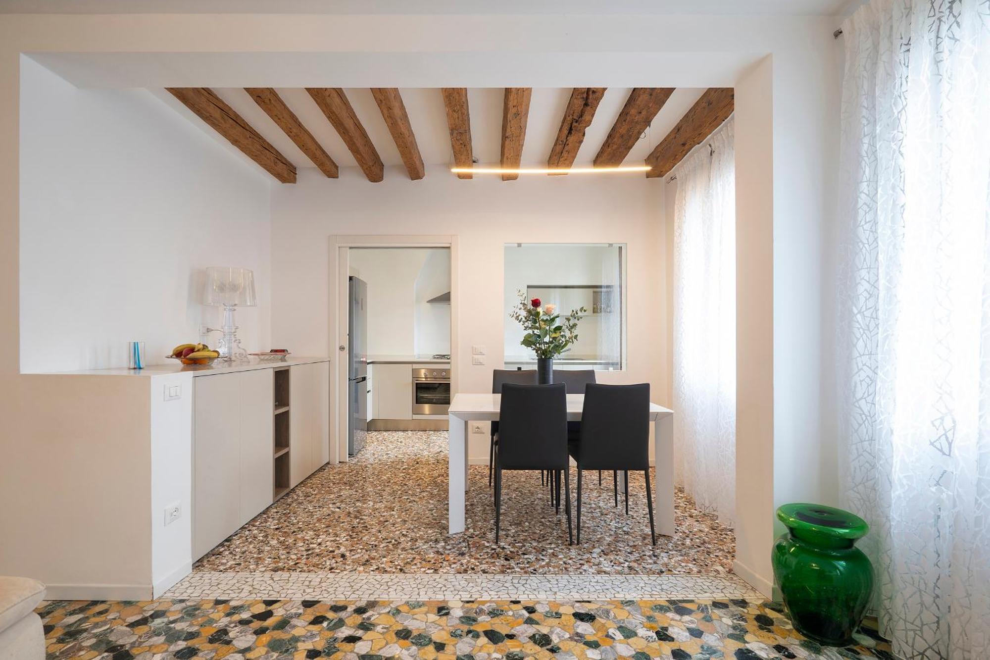 Stupendo Luxury Canal & Garden View