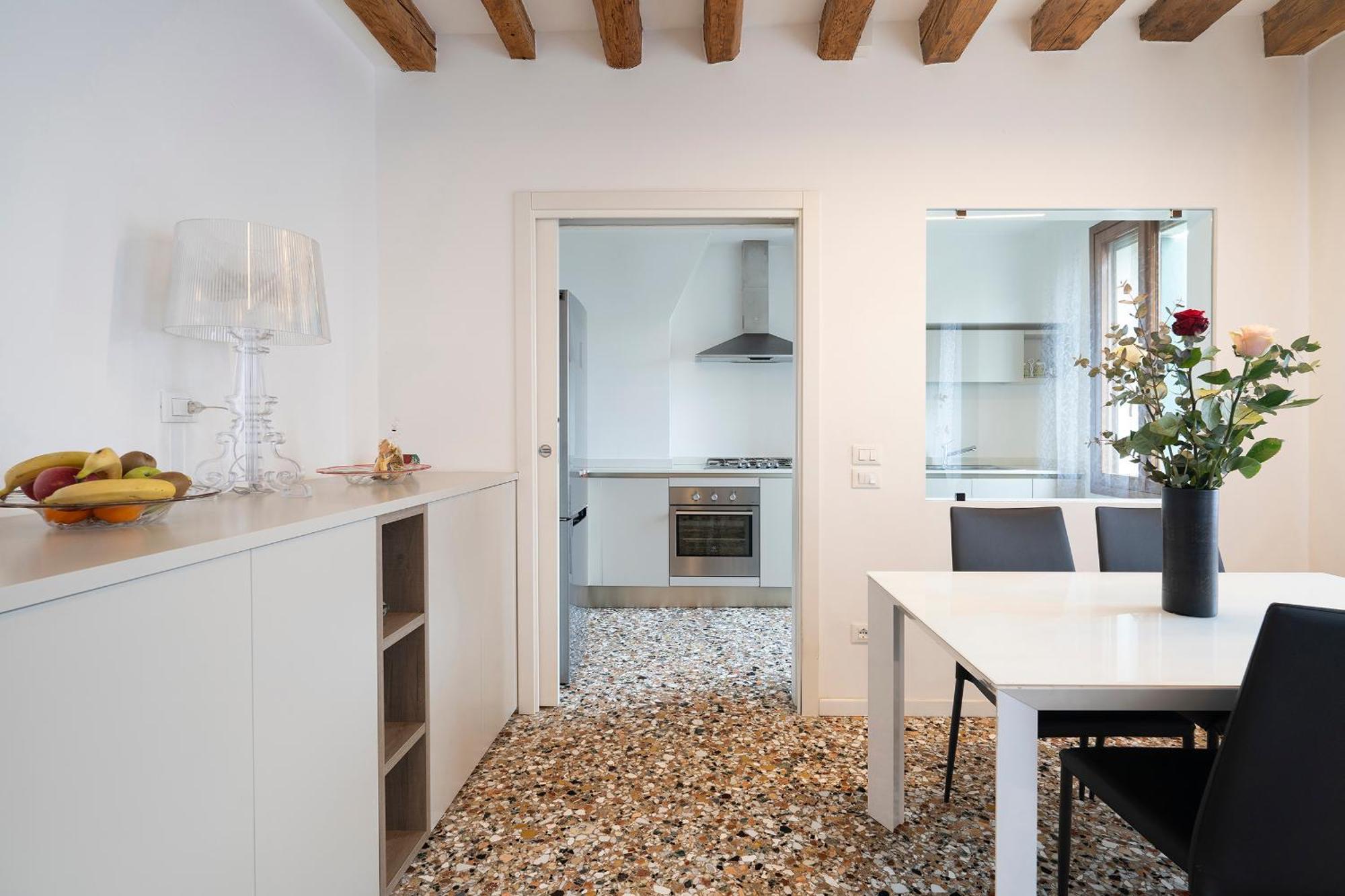 Stupendo Luxury Canal & Garden View Apartment *
