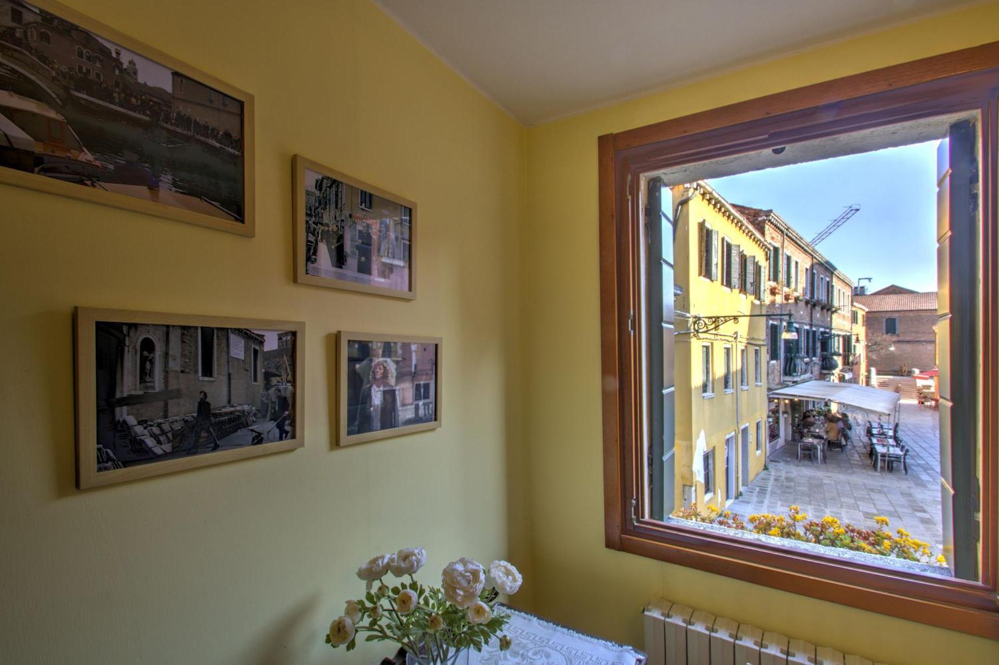 Cross-Canal Set Apartment Venice