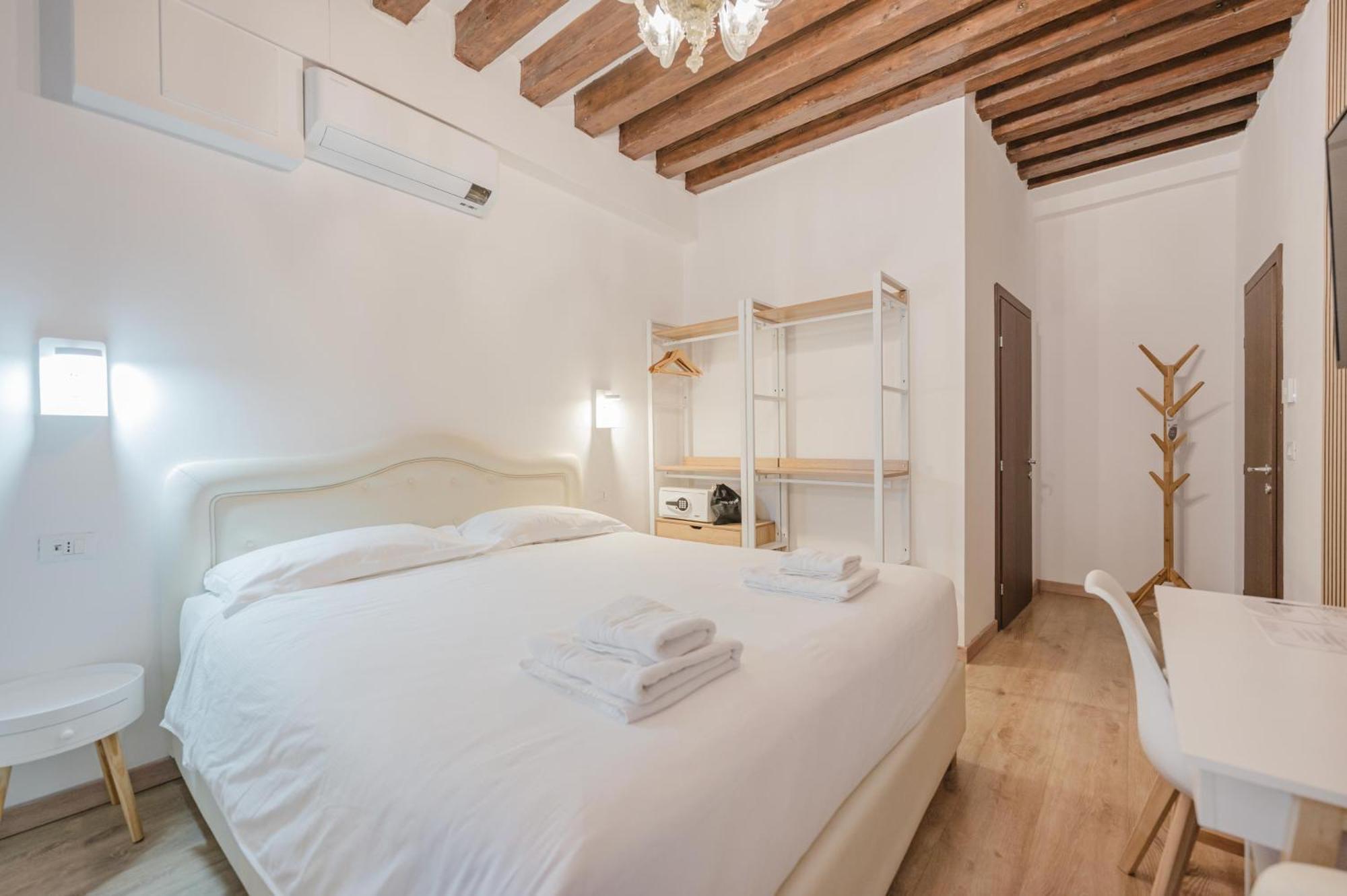 Rialto 707 Bed & Breakfast 2*