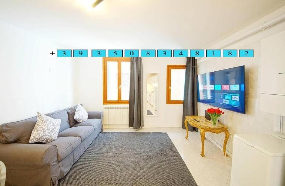 In ! On Whtsapp ! Check The Number From The Photos! Lovely Apartment Venice