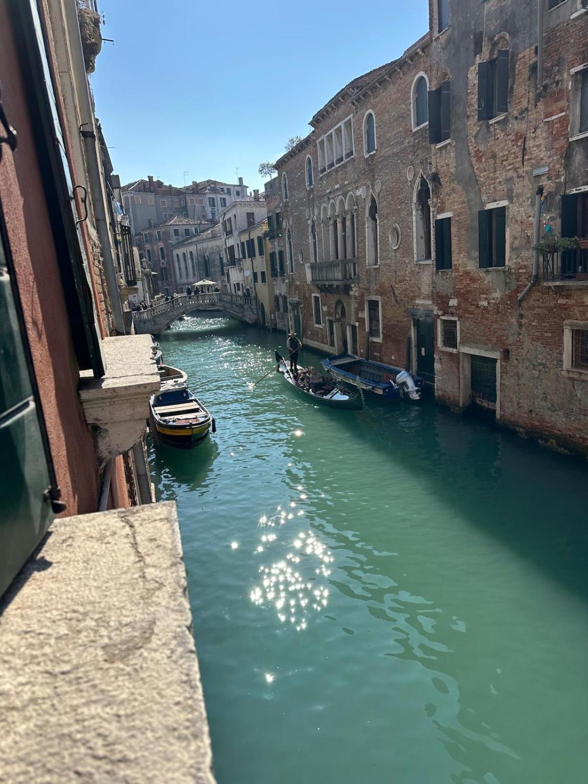 Campo San Polo Canal View Apartment Venice