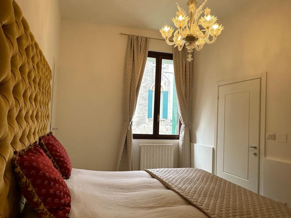 Campo San Polo Canal View Apartment *