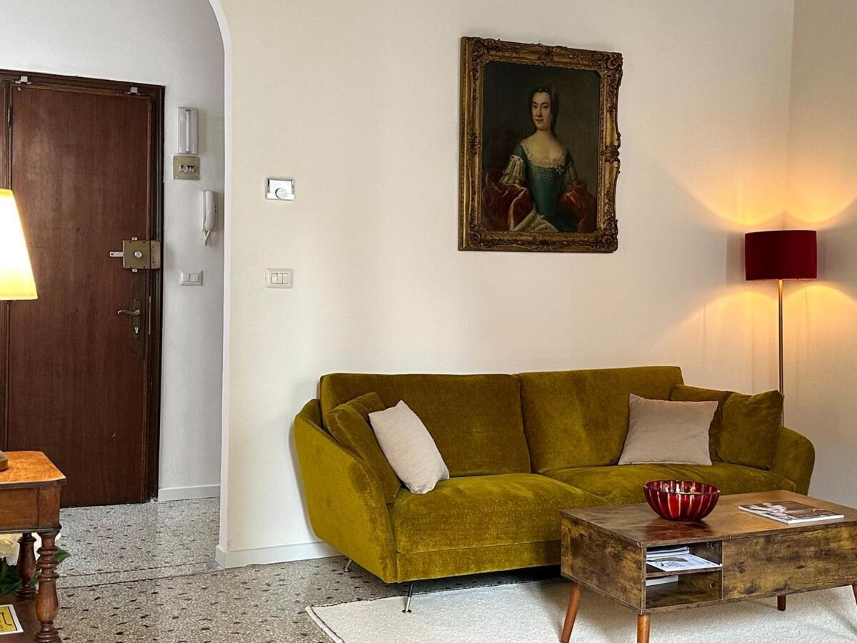 Apartment Campo San Polo Canal View Venice