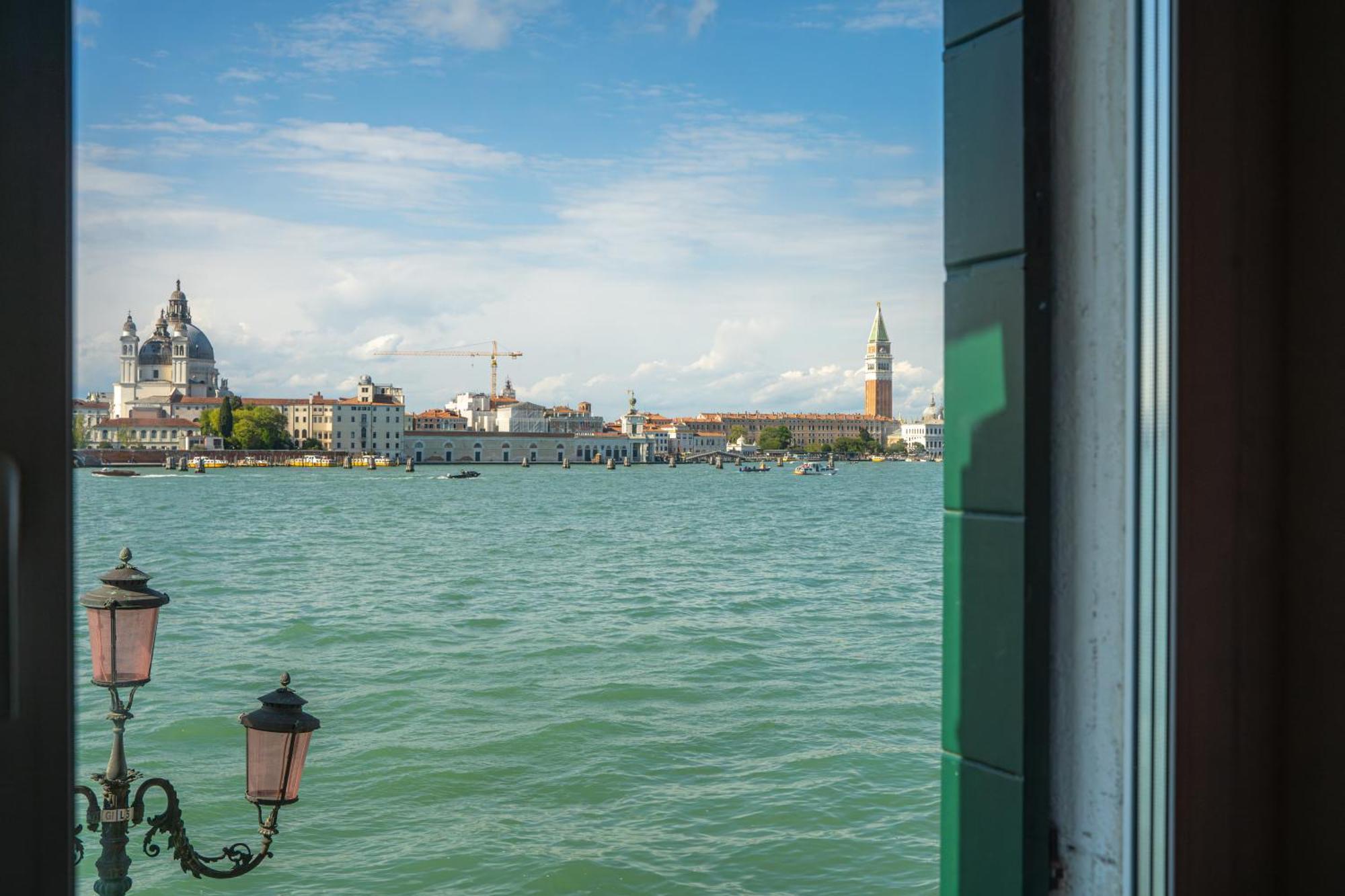 3 Windows On St Mark - Waterfront Apartment Venice