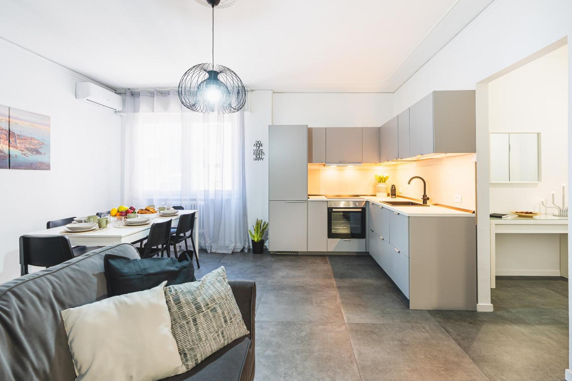 7 Beds, Minutes From Venice, Not To Be Missed