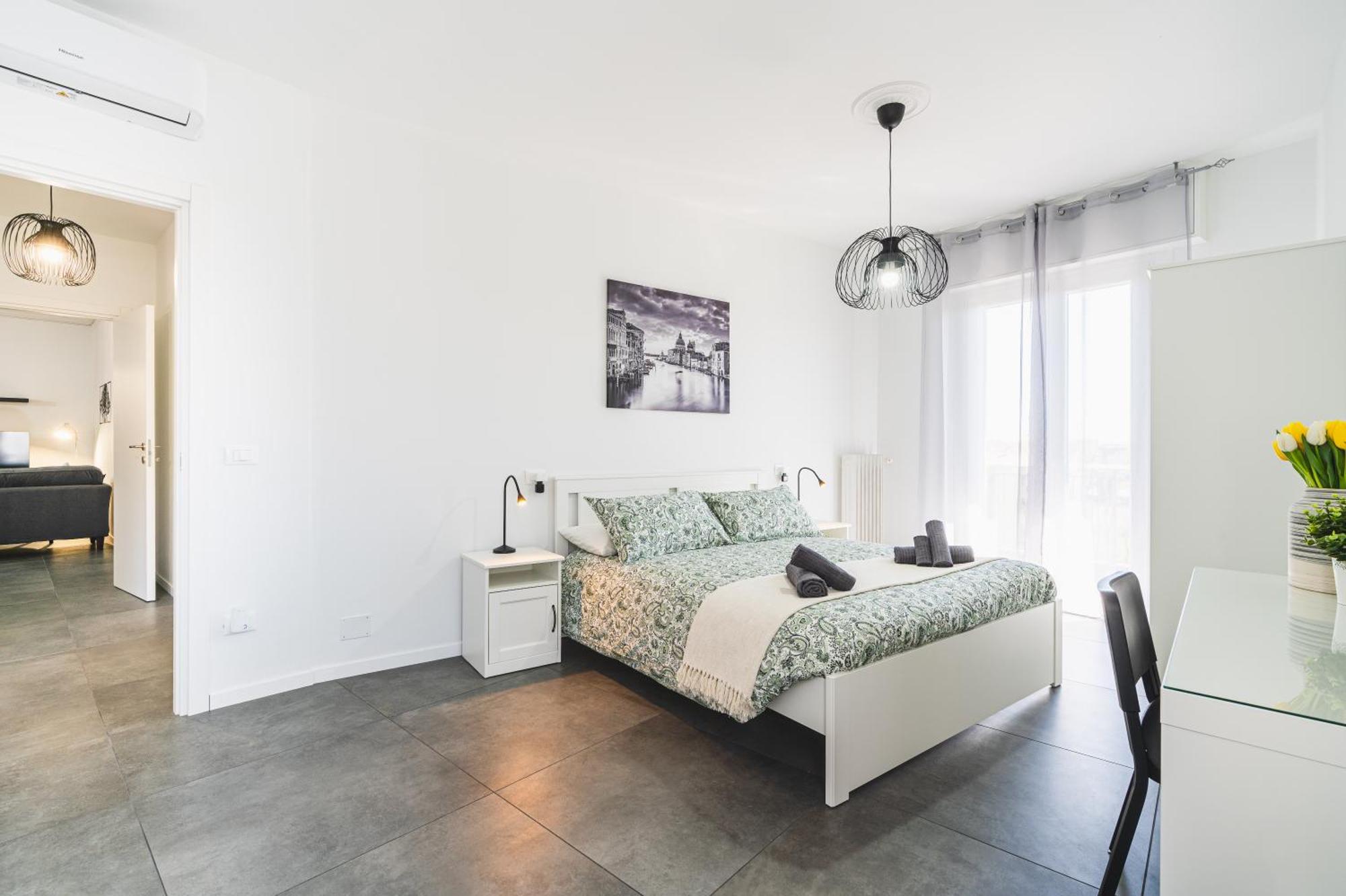 7 Beds, Minutes From Venice, Not To Be Missed * Venice