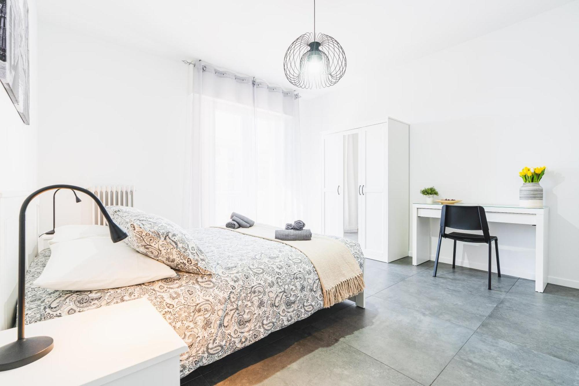 7 Beds, Minutes From Venice, Not To Be Missed Apartment *