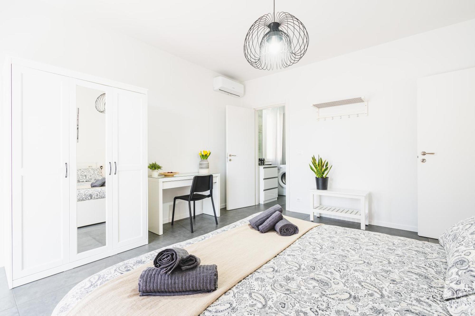 Apartment 7 Beds, Minutes From Venice, Not To Be Missed *