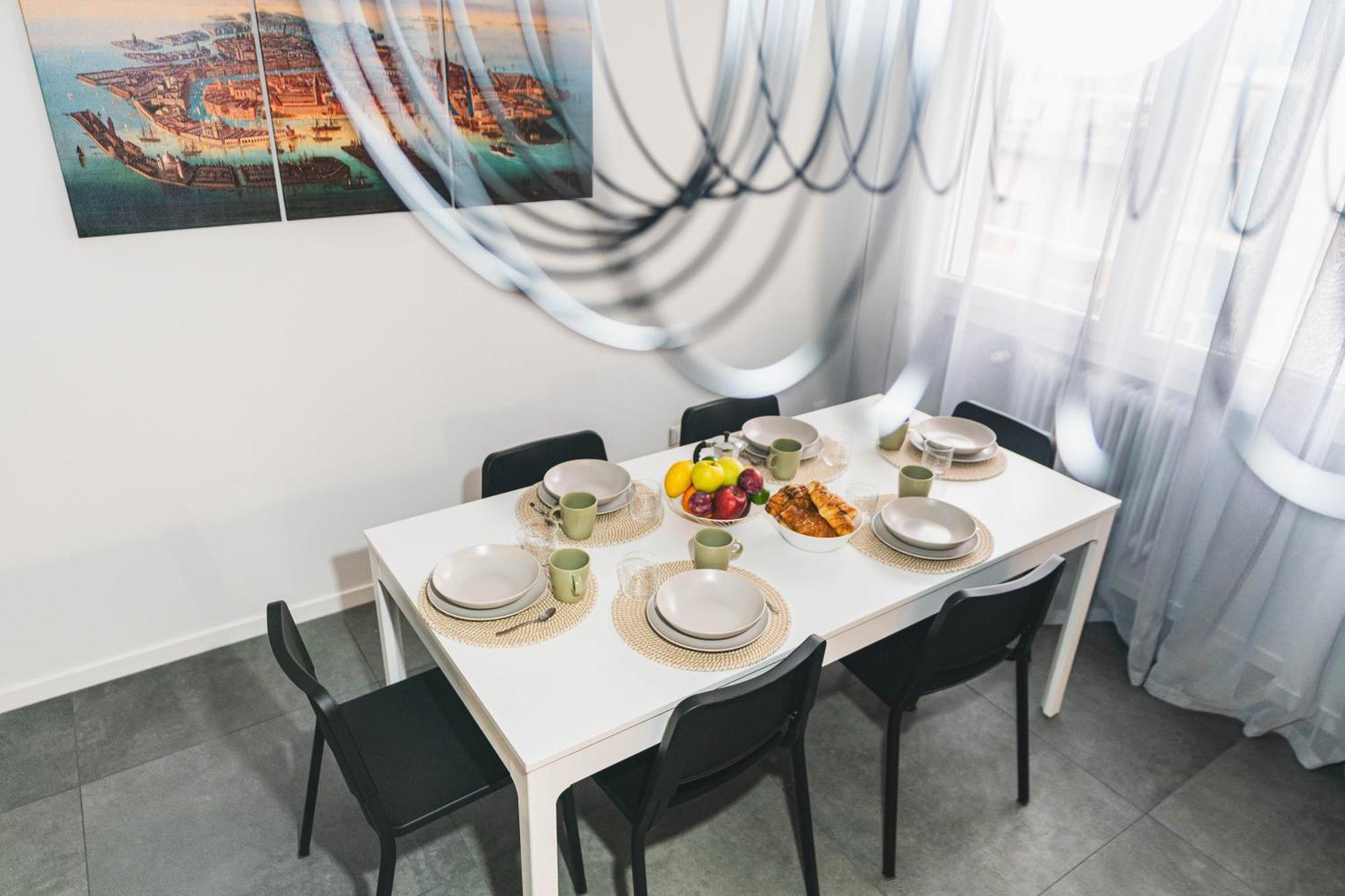 7 Beds, Minutes From Venice, Not To Be Missed Apartment Venice