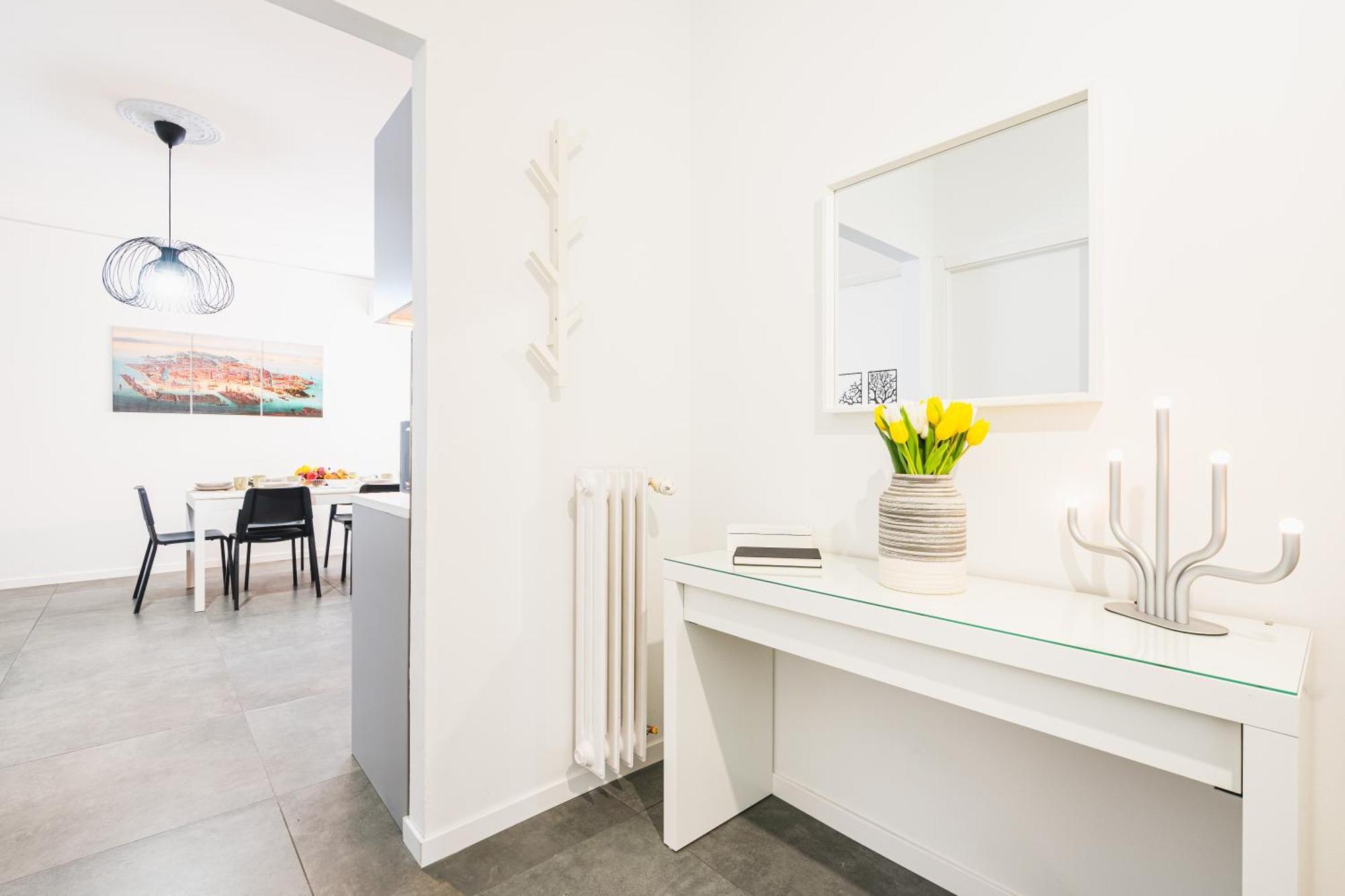 7 Beds, Minutes From Venice, Not To Be Missed Apartment *