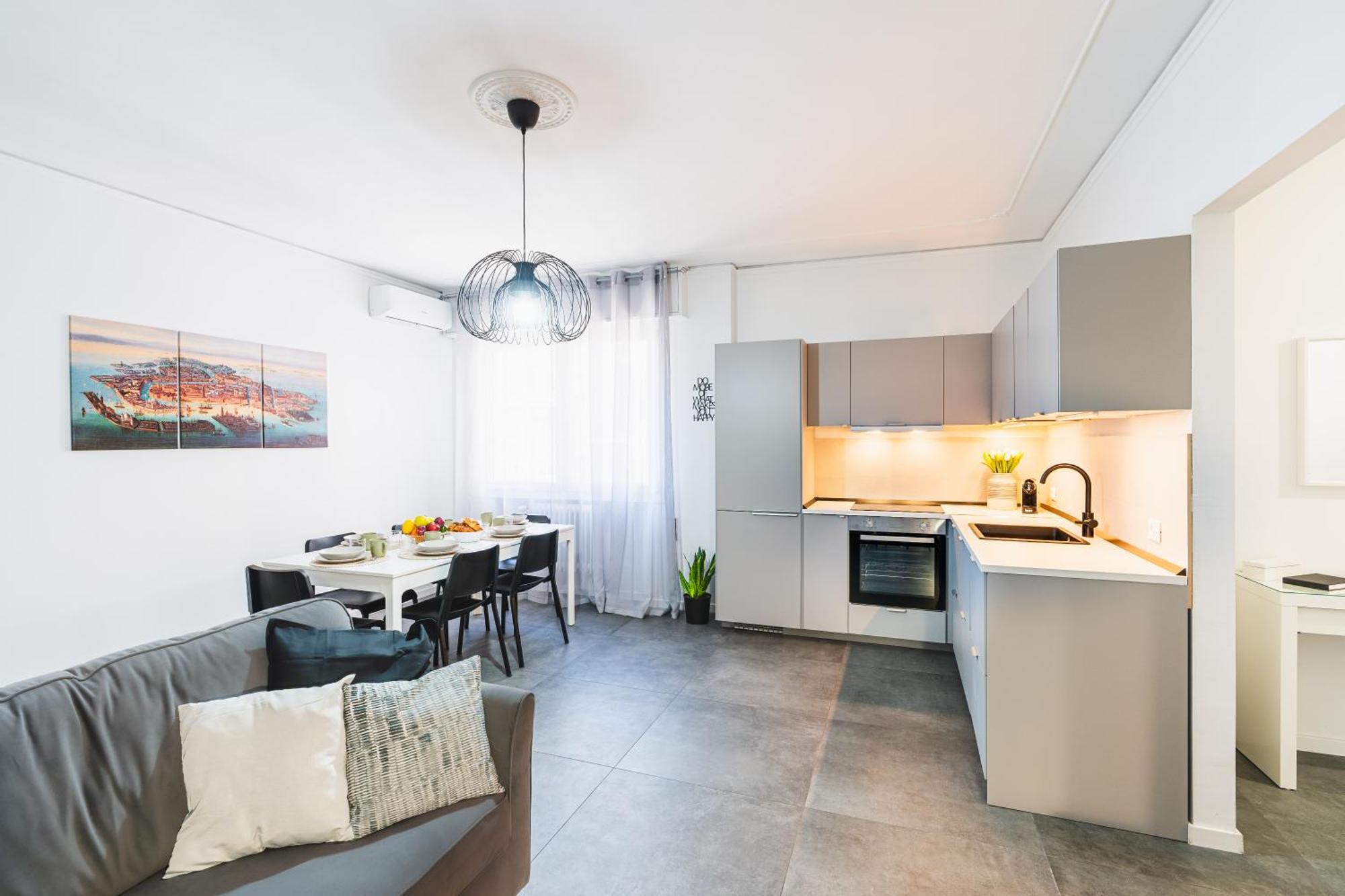 Apartment 7 Beds, Minutes From Venice, Not To Be Missed *