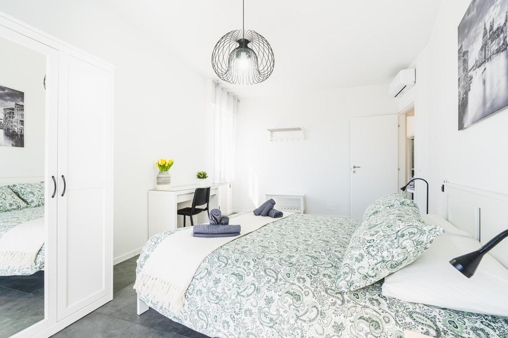 Apartment 7 Beds, Minutes From Venice, Not To Be Missed