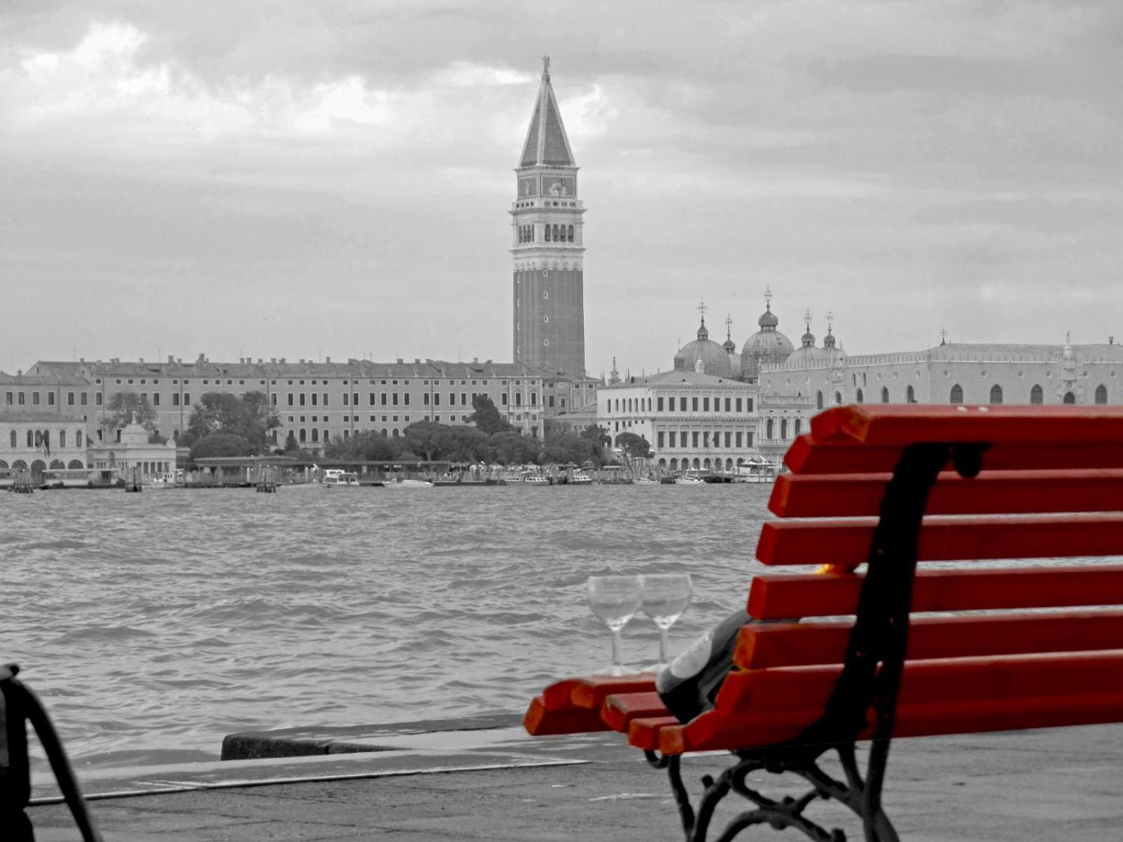 3 Windows On St Mark - Waterfront Apartment * Venice