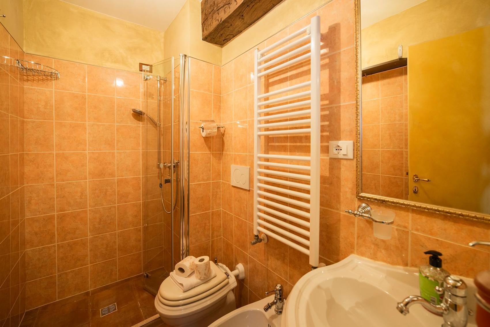 Secret Garden - Comfortable And Apartment *
