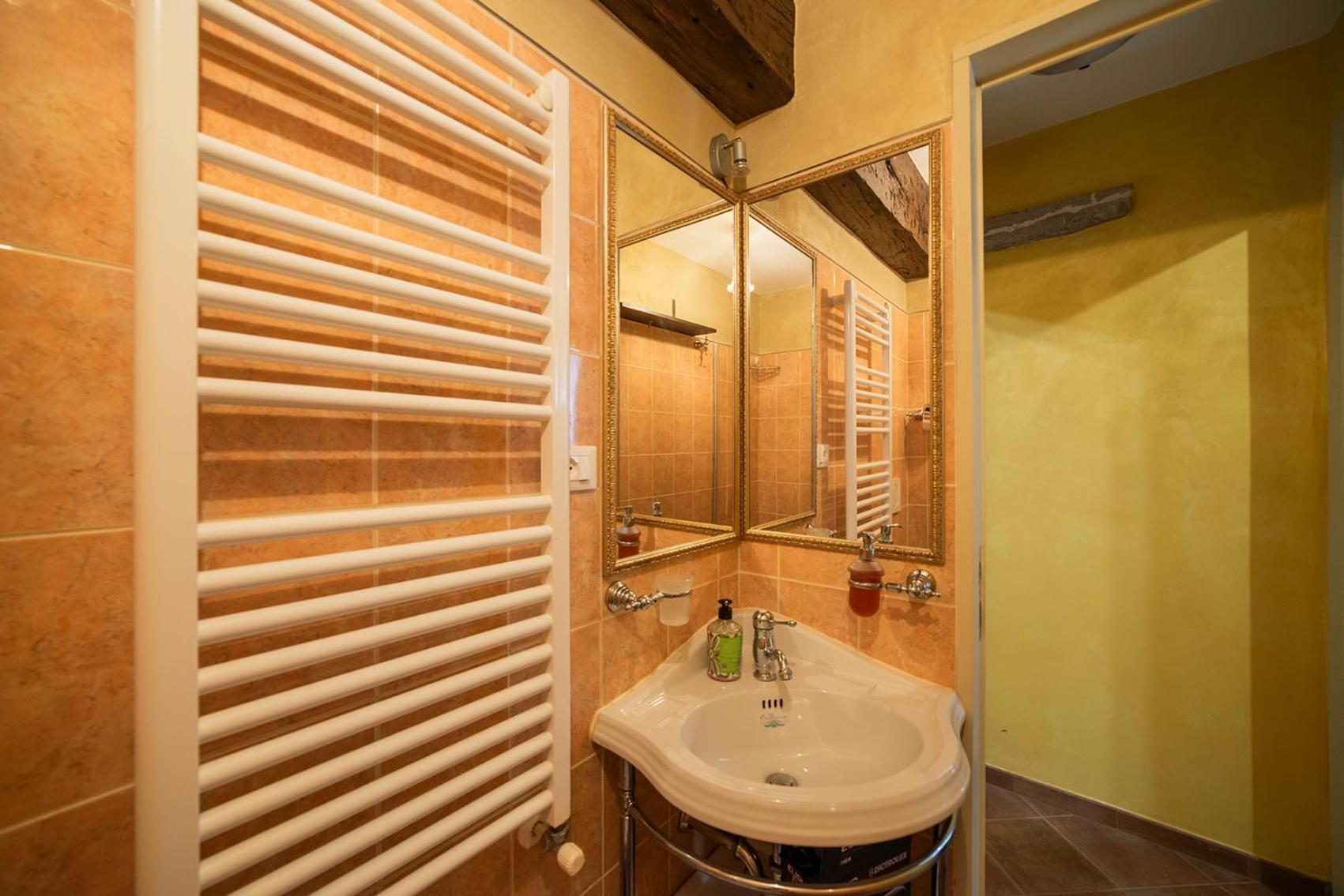 Secret Garden - Comfortable And Apartment
