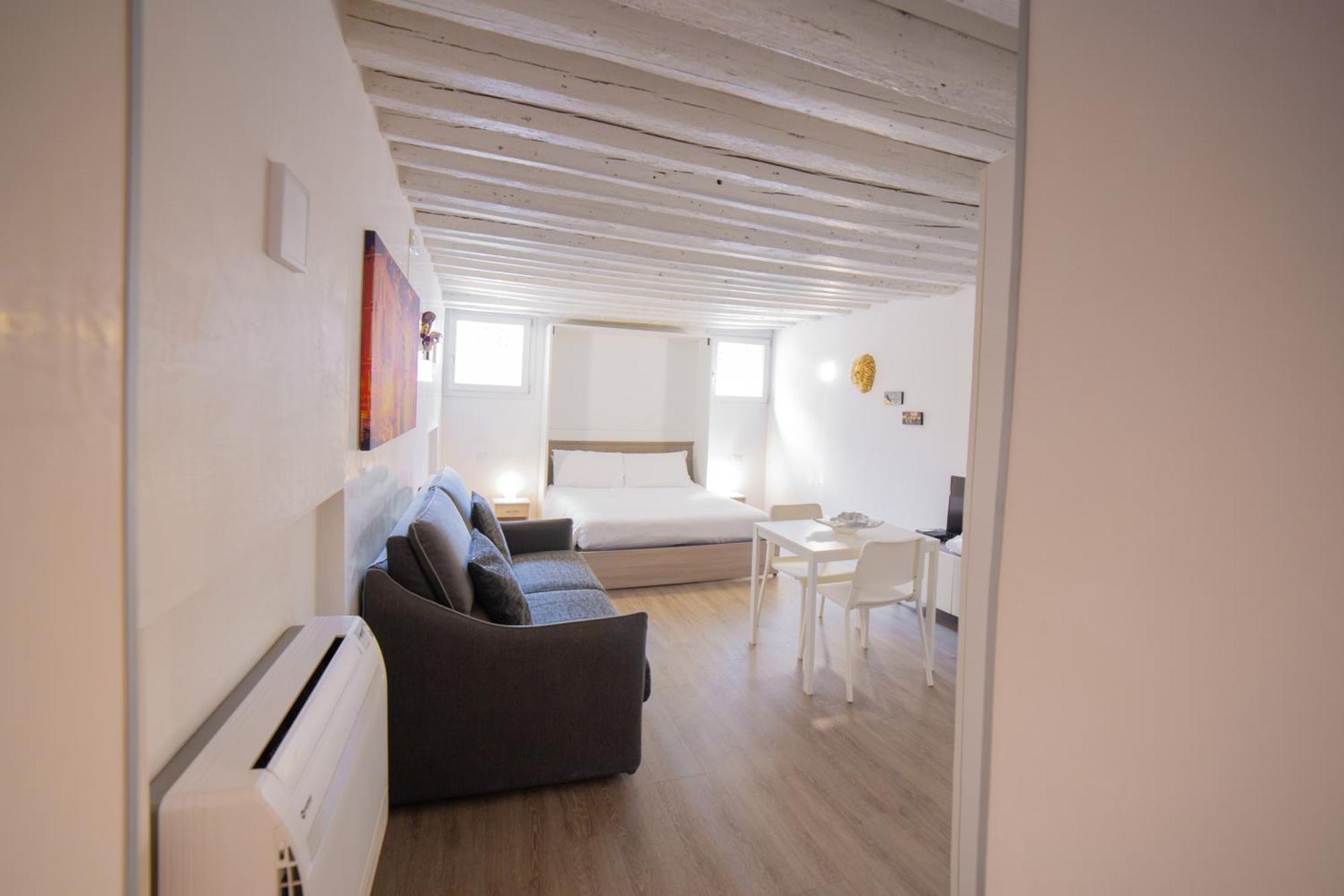 Apartment Ca Della Luna Venexiana By Venicevillas *