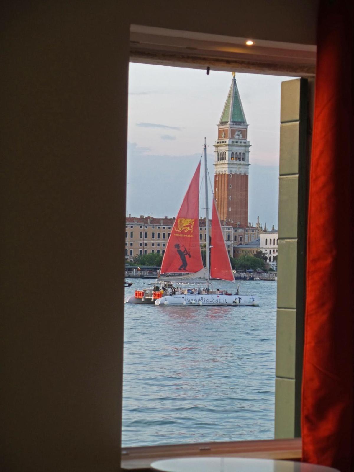 3 Windows On St Mark - Waterfront Apartment * Venice