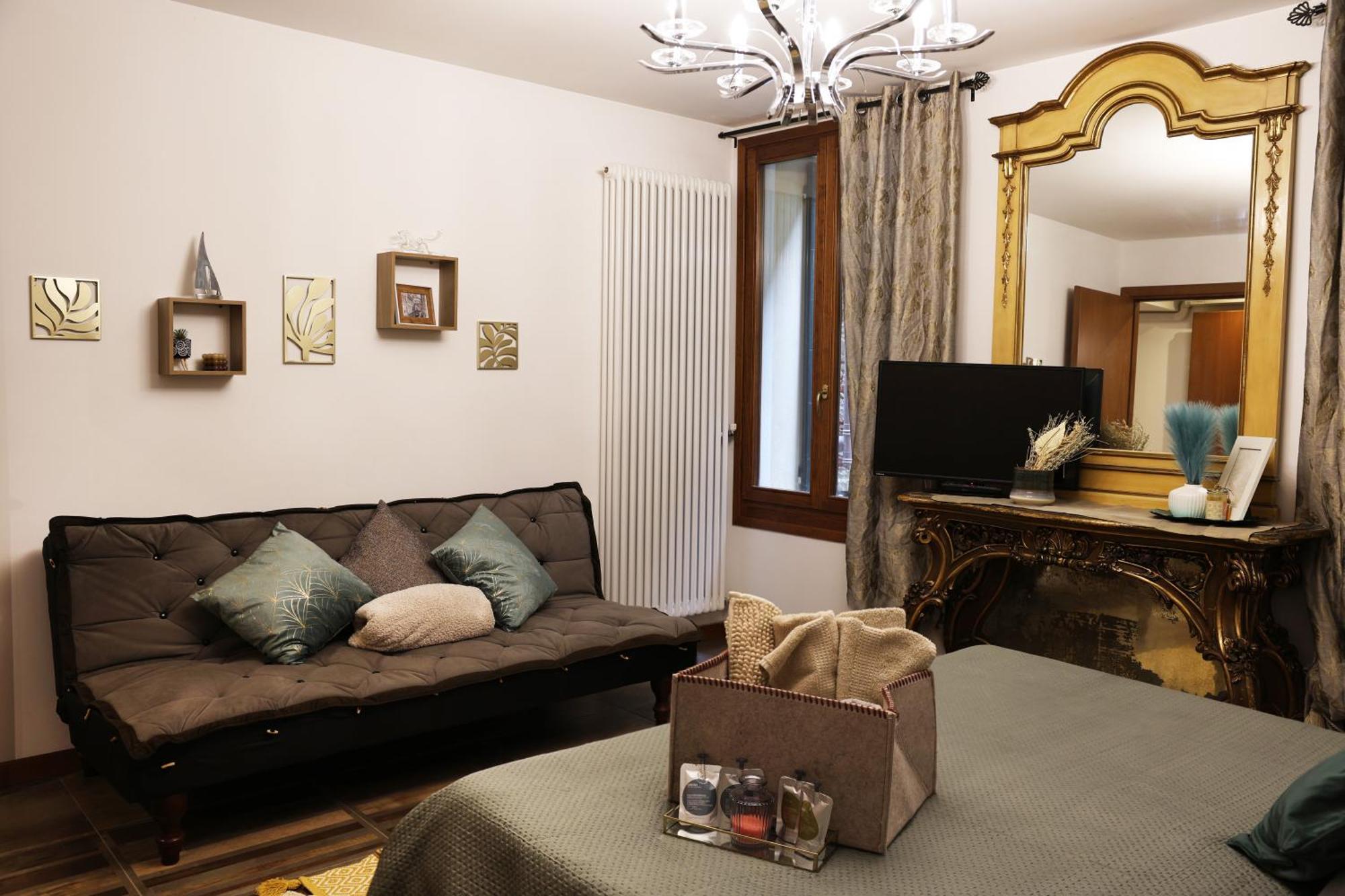 Apartment Haven In With Private *