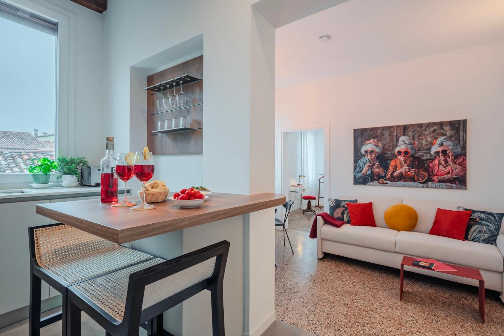Apartment Venetian Alcove
