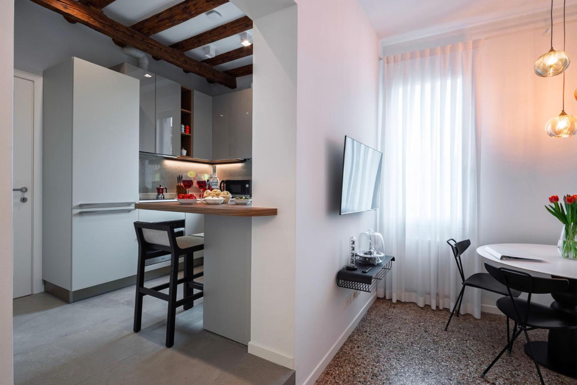 Apartment Venetian Alcove *