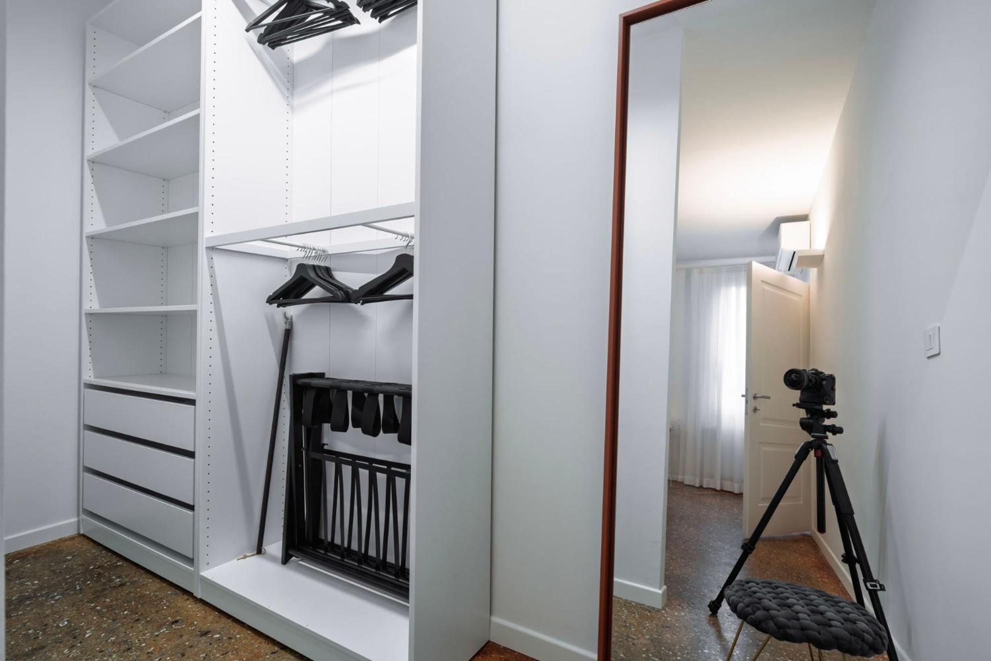 Apartment Venetian Alcove