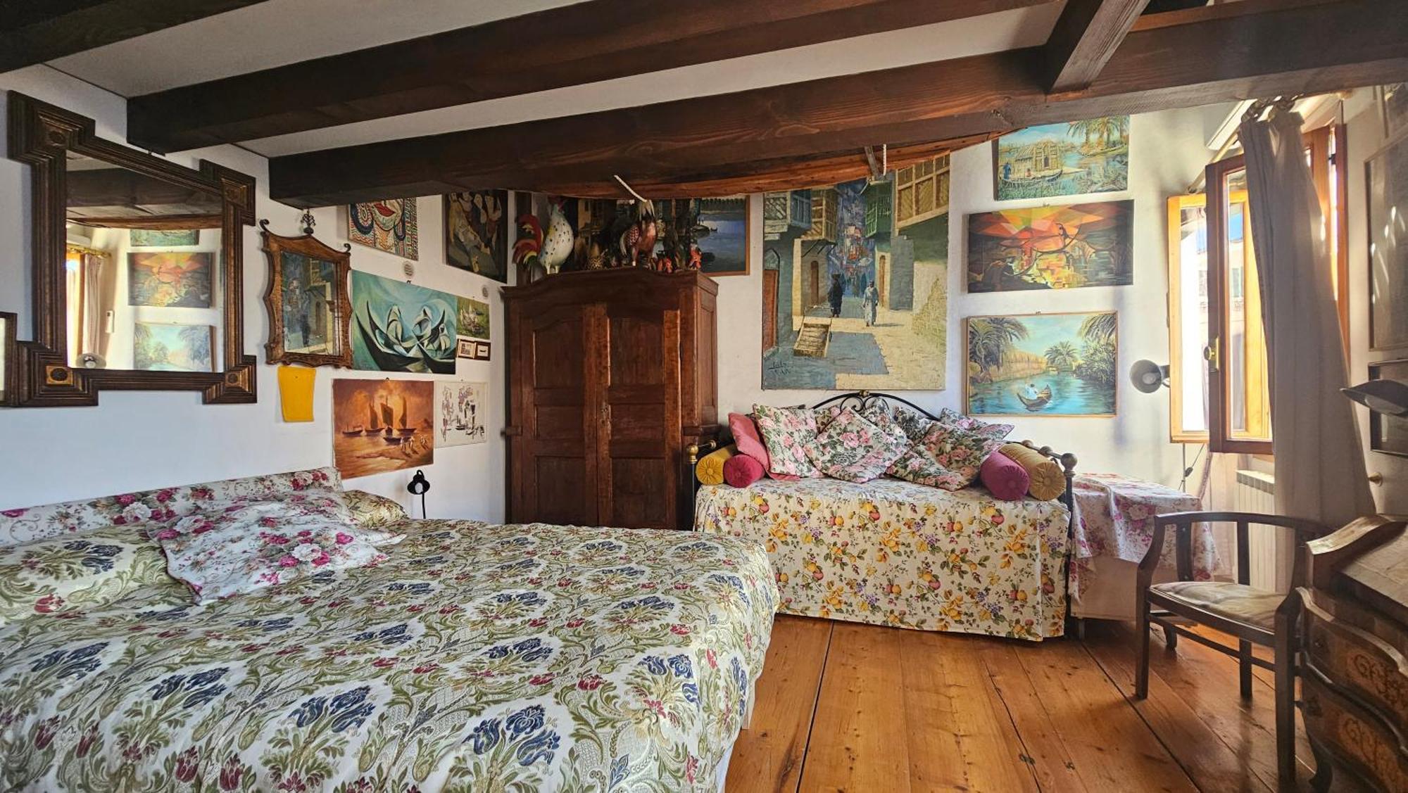 Casa Yellow Corner Burano Venice