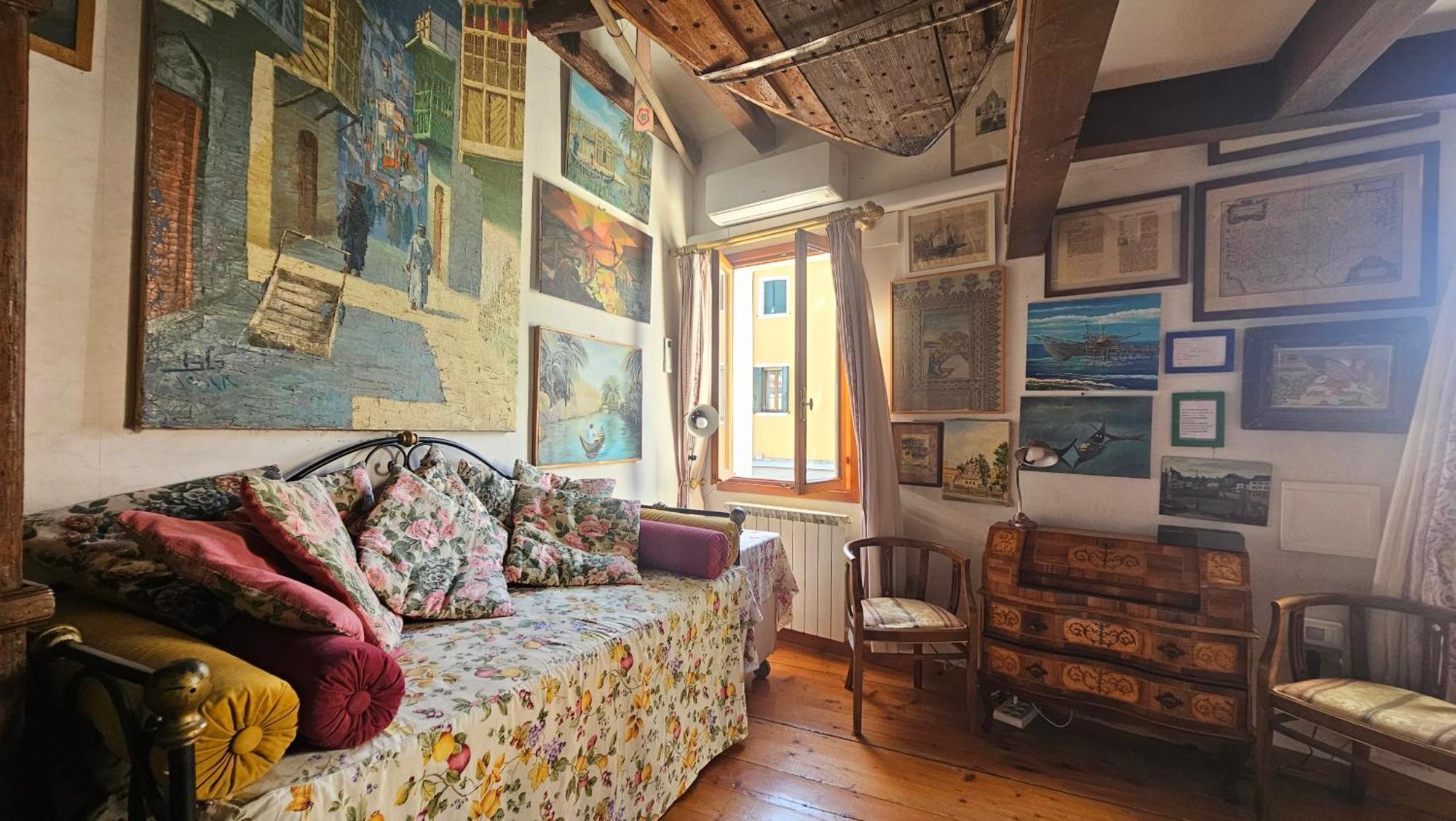 Casa Yellow Corner Burano Holiday home