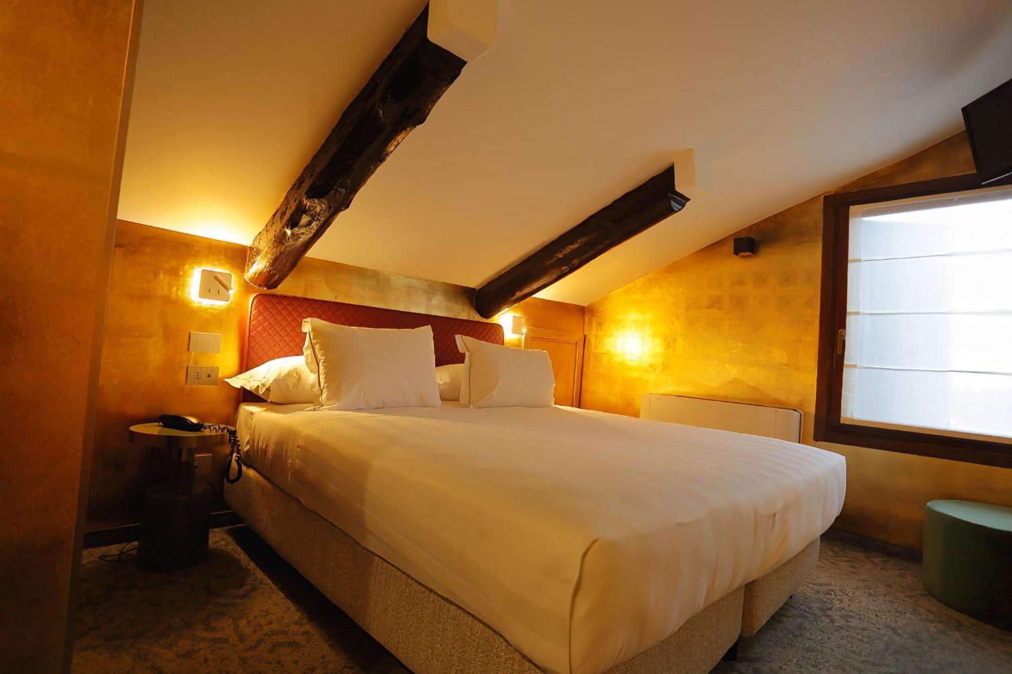 Ai Due Fanali Adults Only 3*