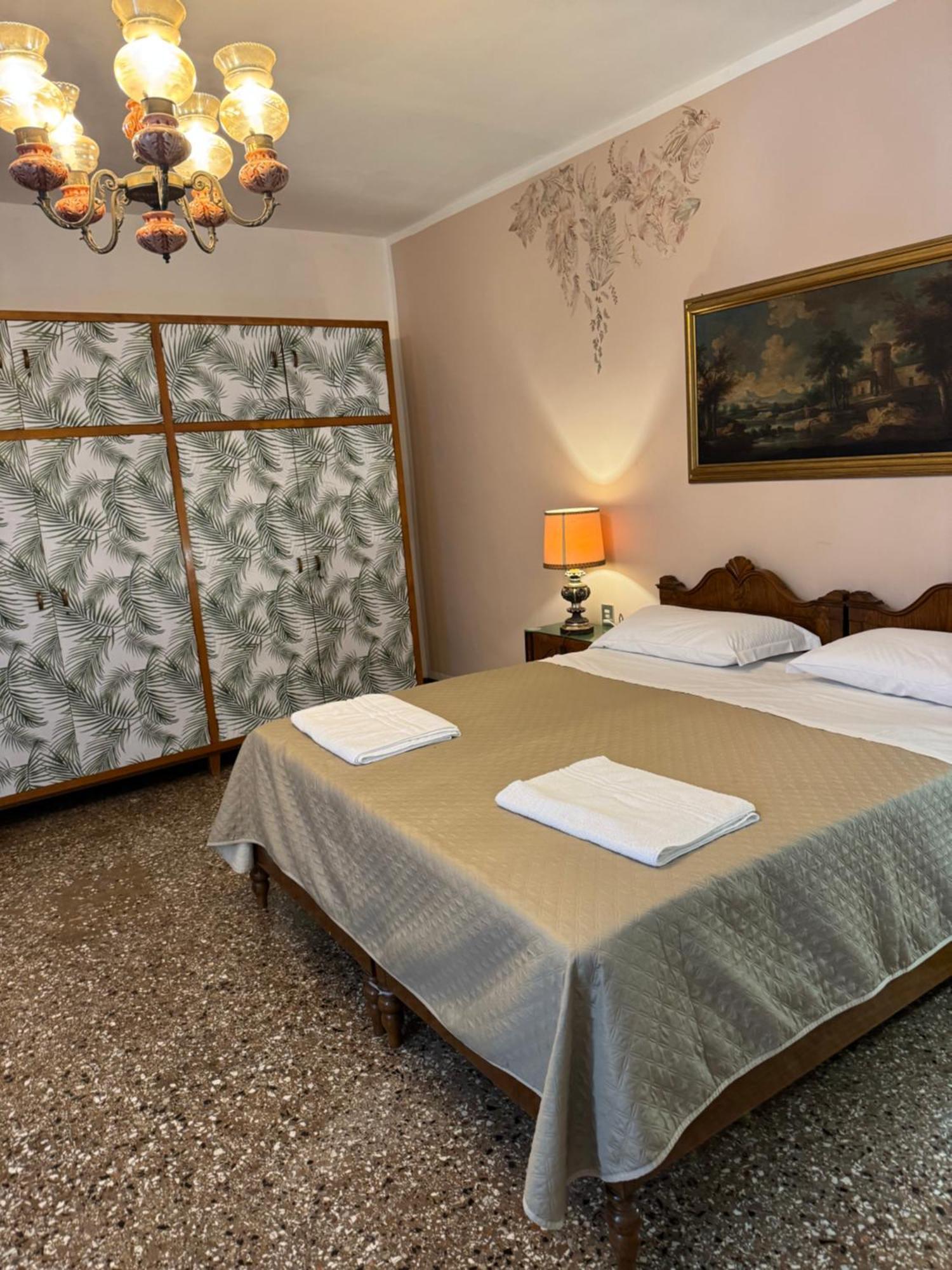 Ritz Lions Guest house Venice