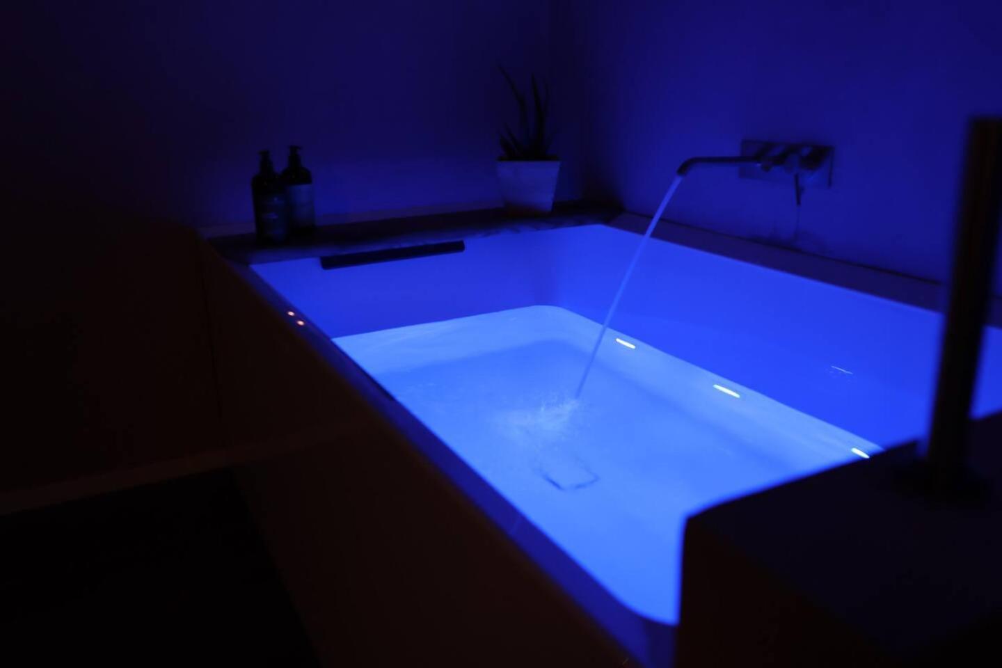 Luxury - Private Jacuzzi And Design *