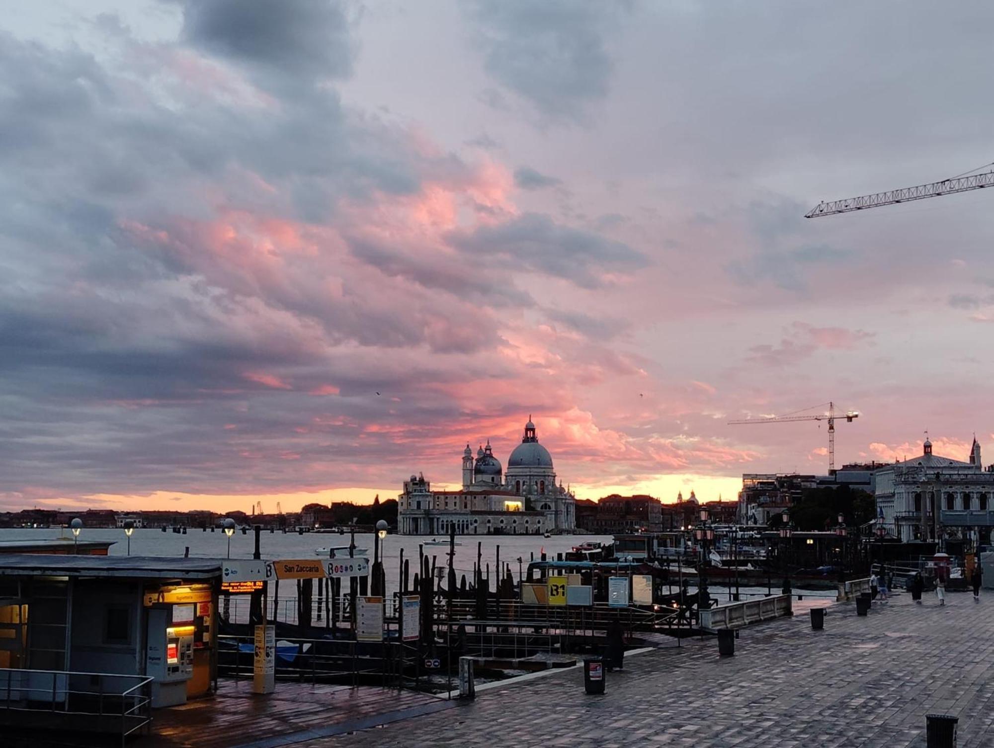 Tre Elementi, Close The Grand Canal *
