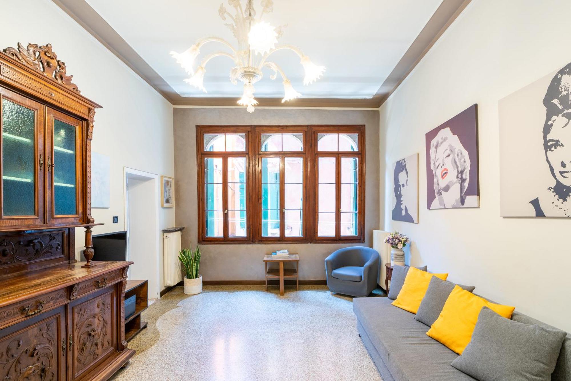 Vintage Charm & Color, And Spacious * Venice