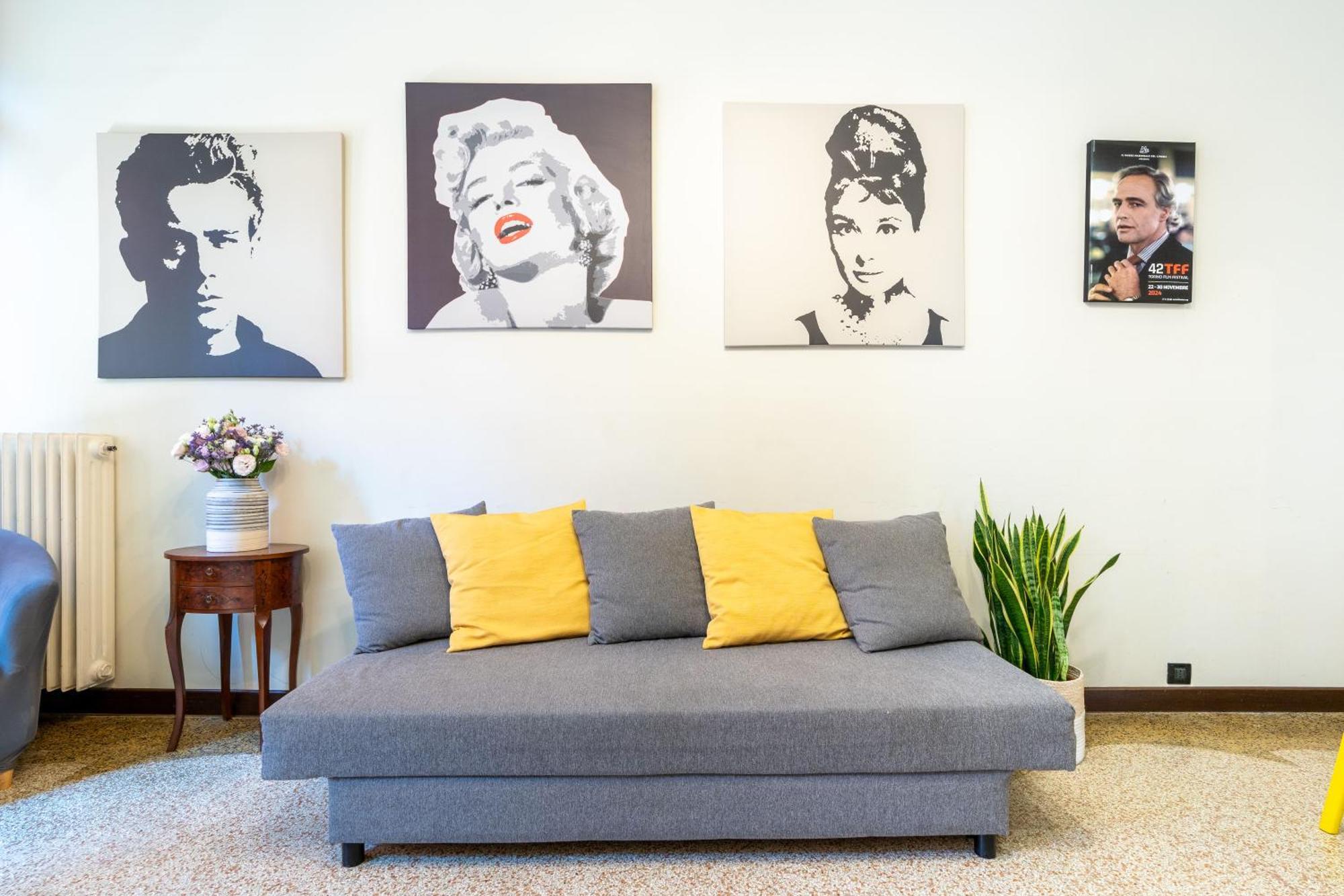 Vintage Charm & Color, And Spacious Apartment Venice