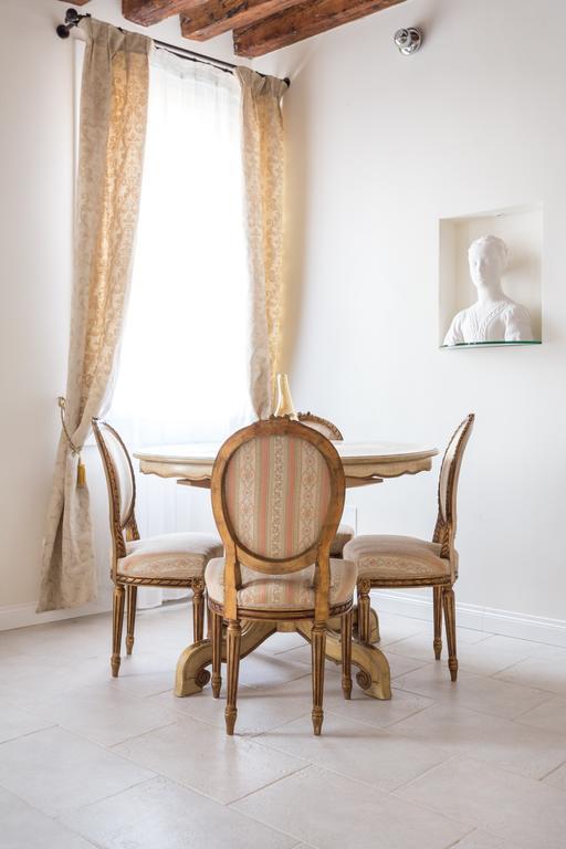 Michelle In Charming Apartamento *