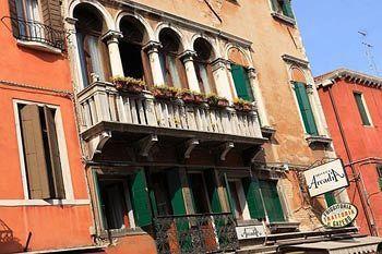 Arcadia Boutique Venice
